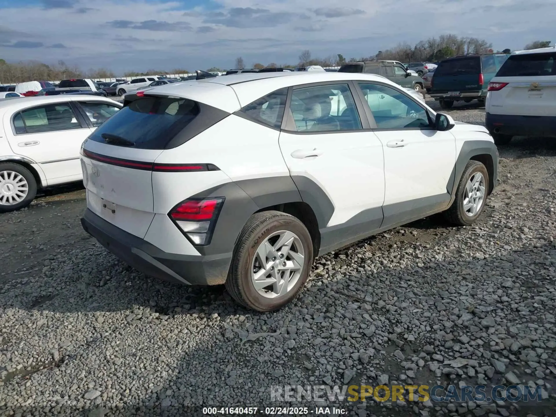 4 Фотография поврежденного автомобиля KM8HA3ABXRU112114 HYUNDAI KONA 2024