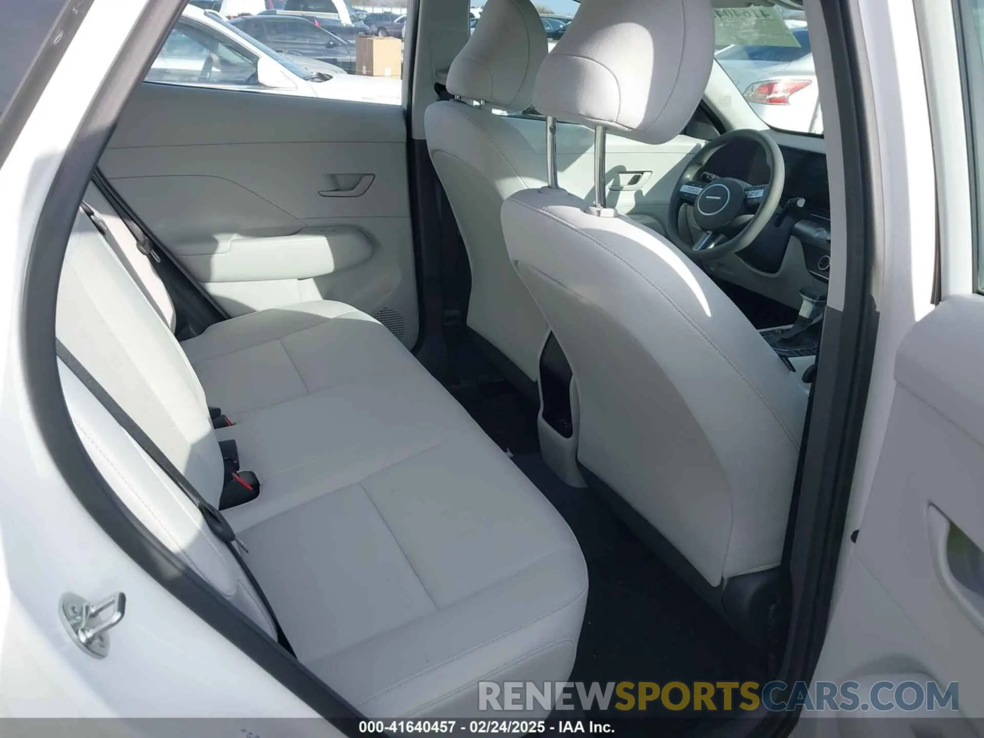8 Фотография поврежденного автомобиля KM8HA3ABXRU112114 HYUNDAI KONA 2024