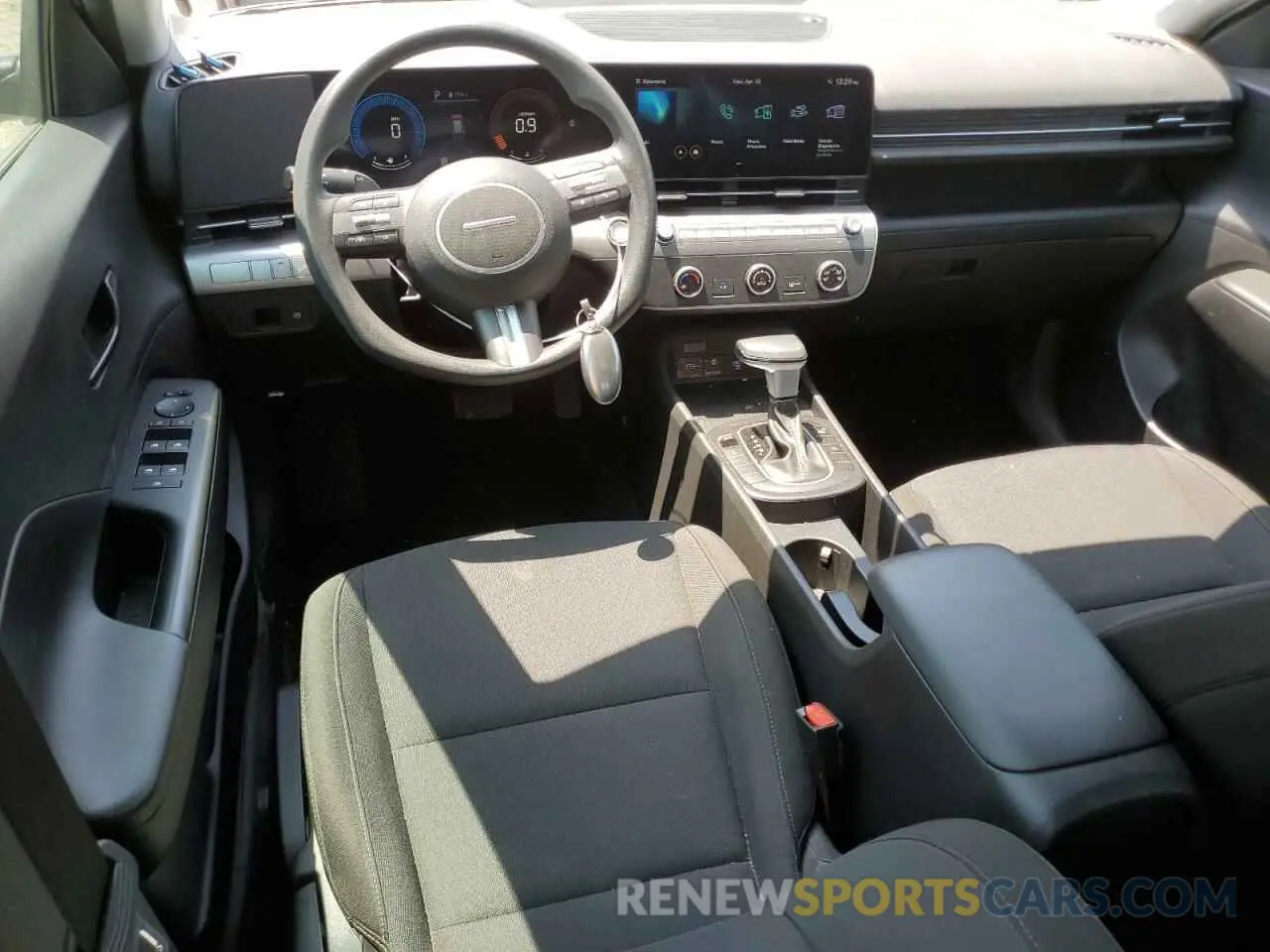 8 Фотография поврежденного автомобиля KM8HACABXRU108970 HYUNDAI KONA 2024