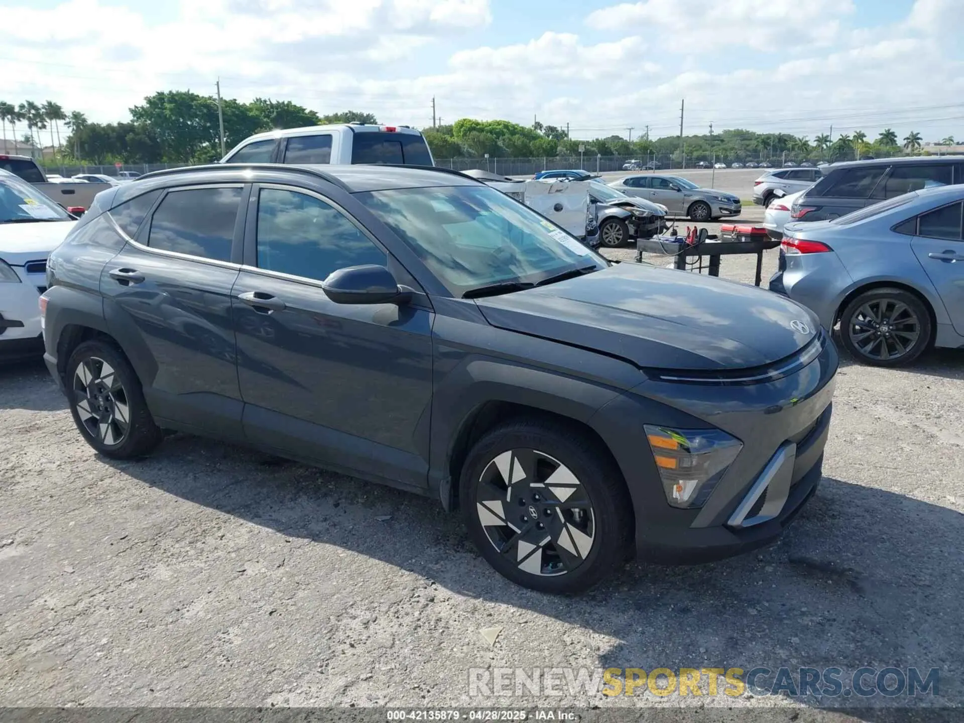 1 Фотография поврежденного автомобиля KM8HB3AB3RU116017 HYUNDAI KONA 2024
