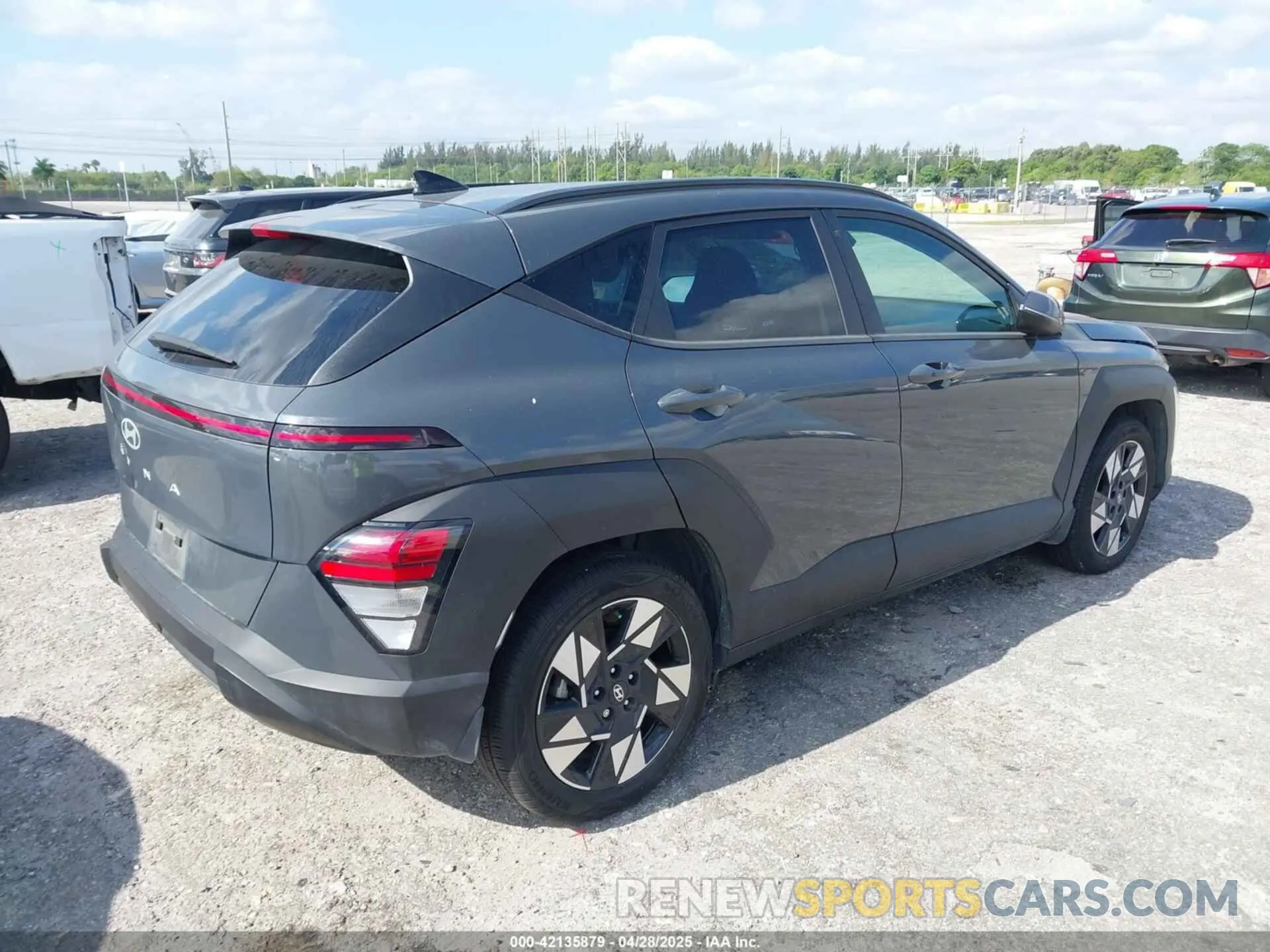 4 Фотография поврежденного автомобиля KM8HB3AB3RU116017 HYUNDAI KONA 2024