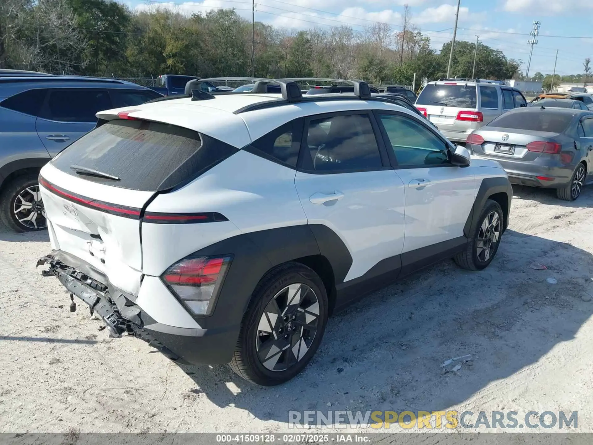 4 Фотография поврежденного автомобиля KM8HB3AB7RU183204 HYUNDAI KONA 2024