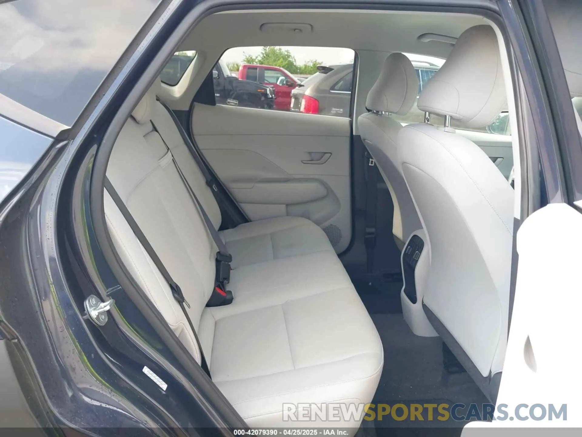 8 Фотография поврежденного автомобиля KM8HB3AB9RU086862 HYUNDAI KONA 2024