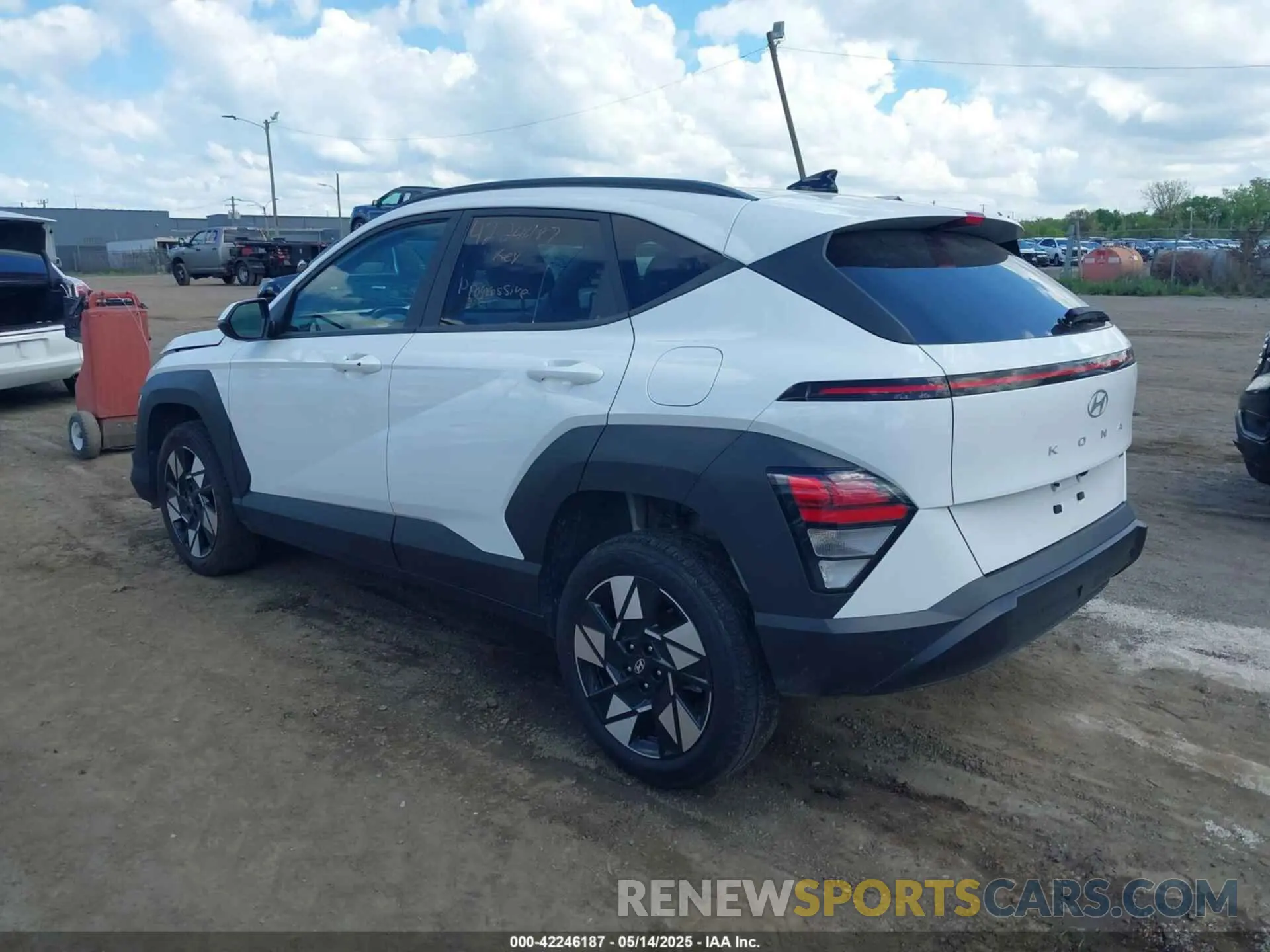 3 Фотография поврежденного автомобиля KM8HBCAB2RU077839 HYUNDAI KONA 2024