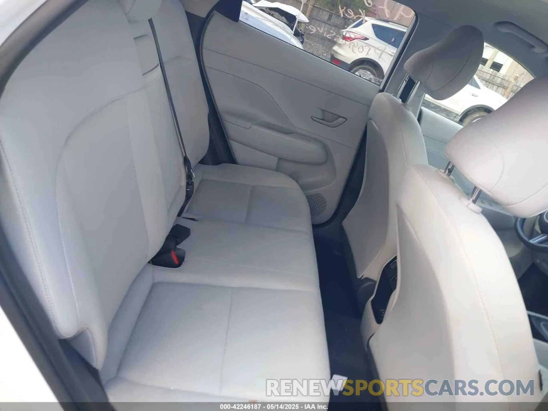 8 Фотография поврежденного автомобиля KM8HBCAB2RU077839 HYUNDAI KONA 2024