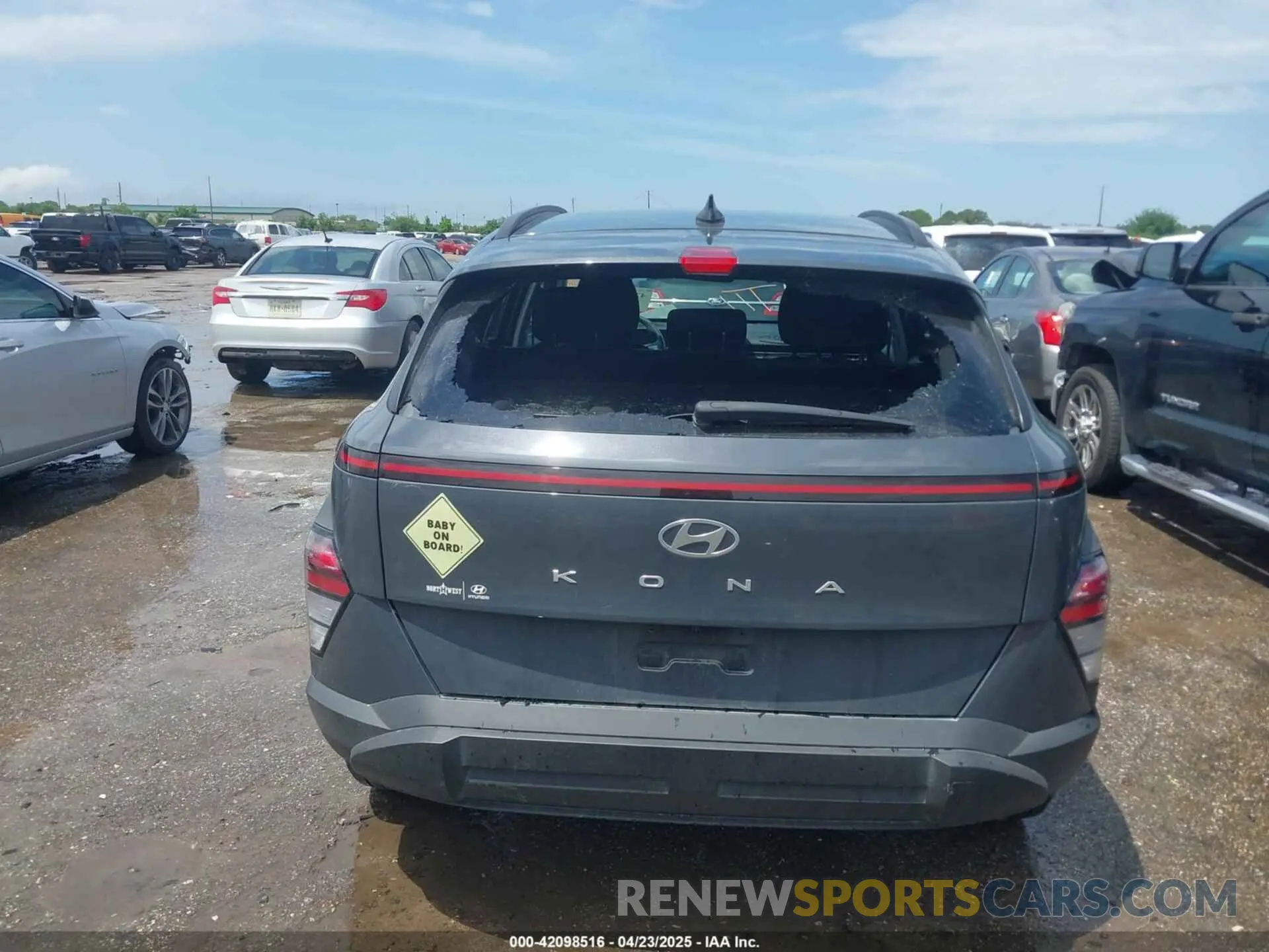 17 Фотография поврежденного автомобиля KM8HC3AB8RU122568 HYUNDAI KONA 2024