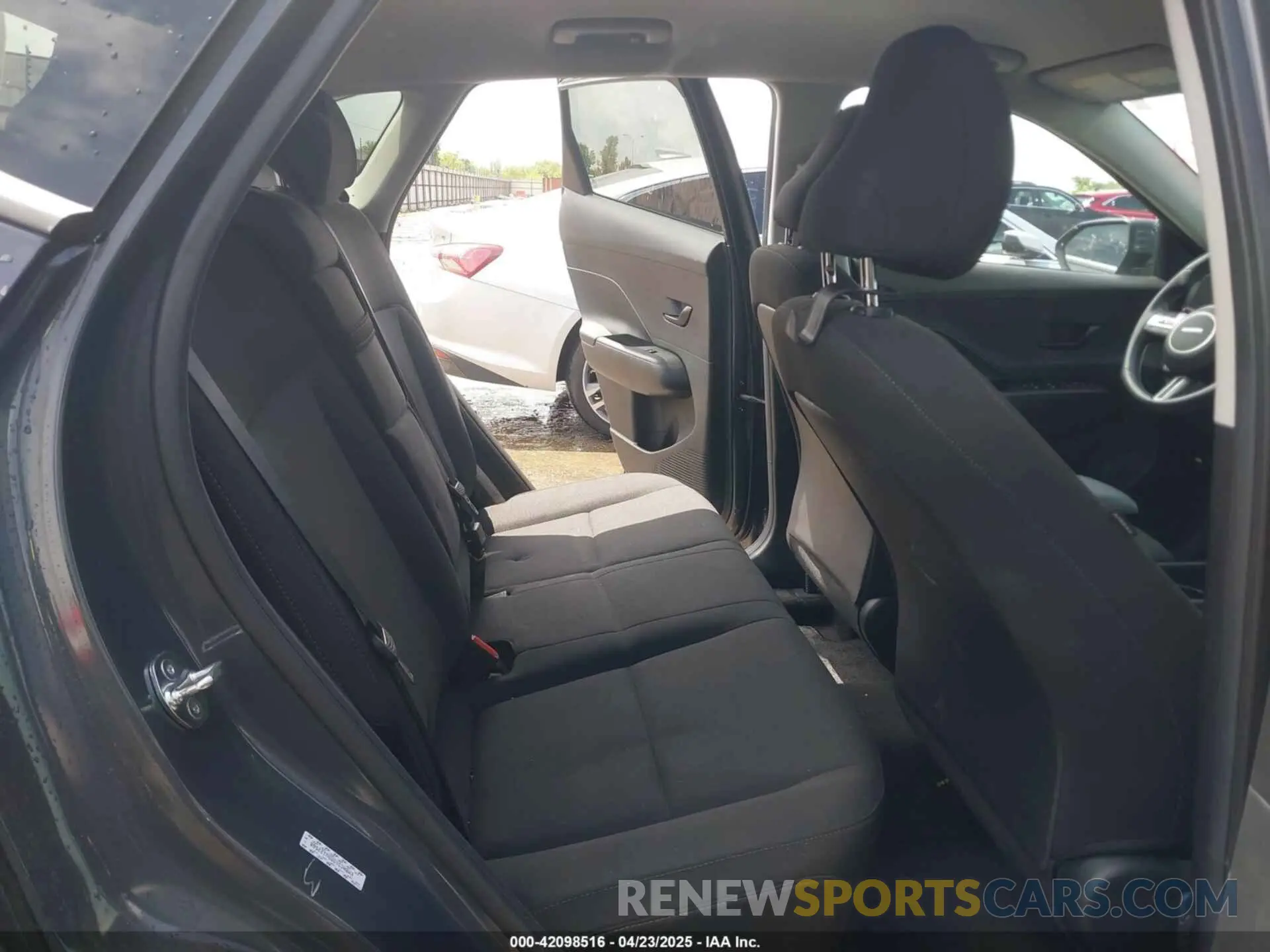 8 Фотография поврежденного автомобиля KM8HC3AB8RU122568 HYUNDAI KONA 2024
