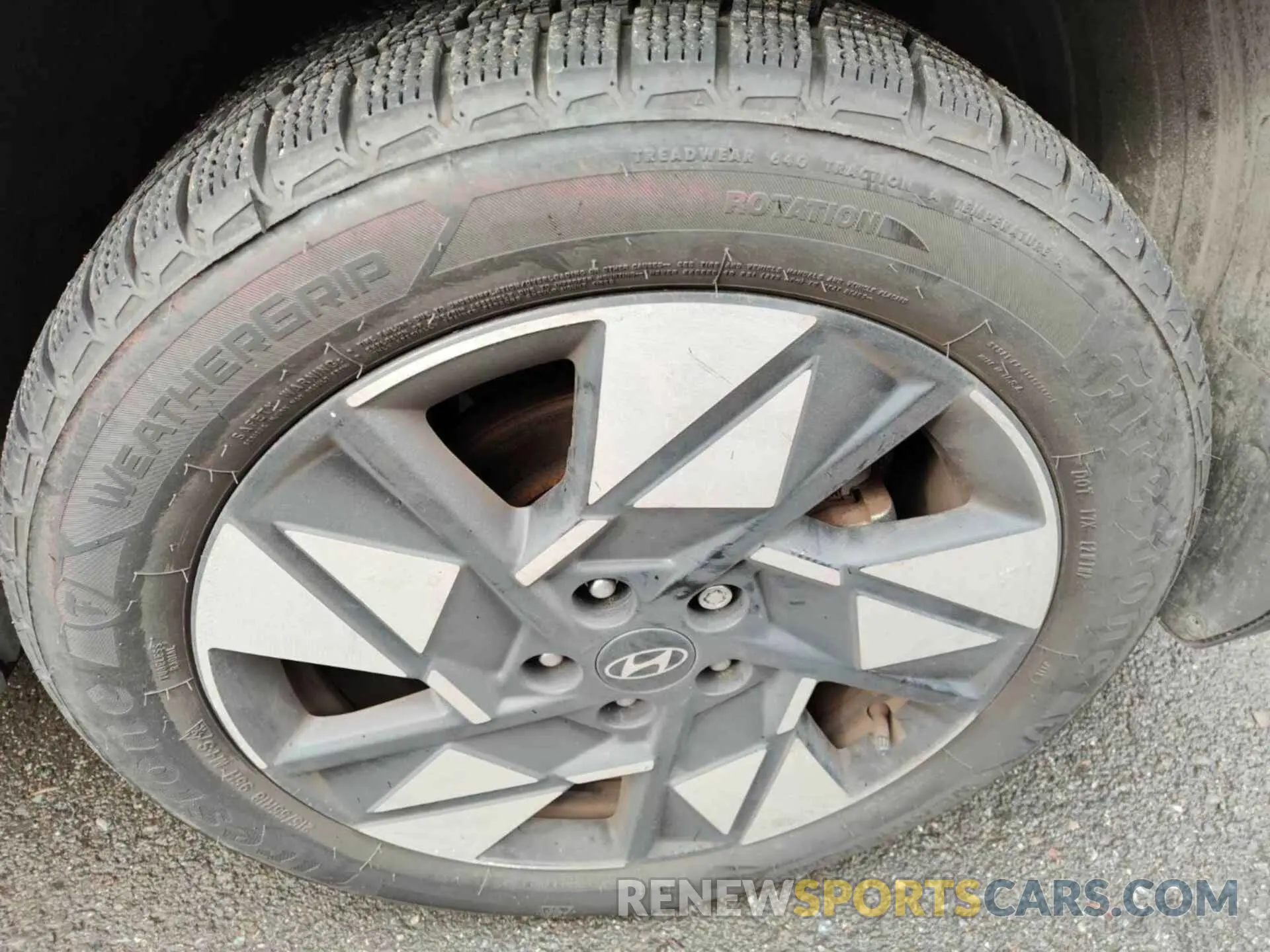 28 Photograph of a damaged car KM8HCCAB3RU047441 HYUNDAI KONA 2024