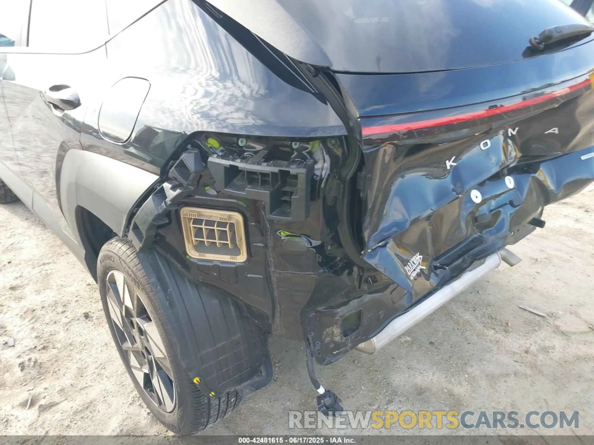 17 Photograph of a damaged car KM8HCCAB6RU081180 HYUNDAI KONA 2024