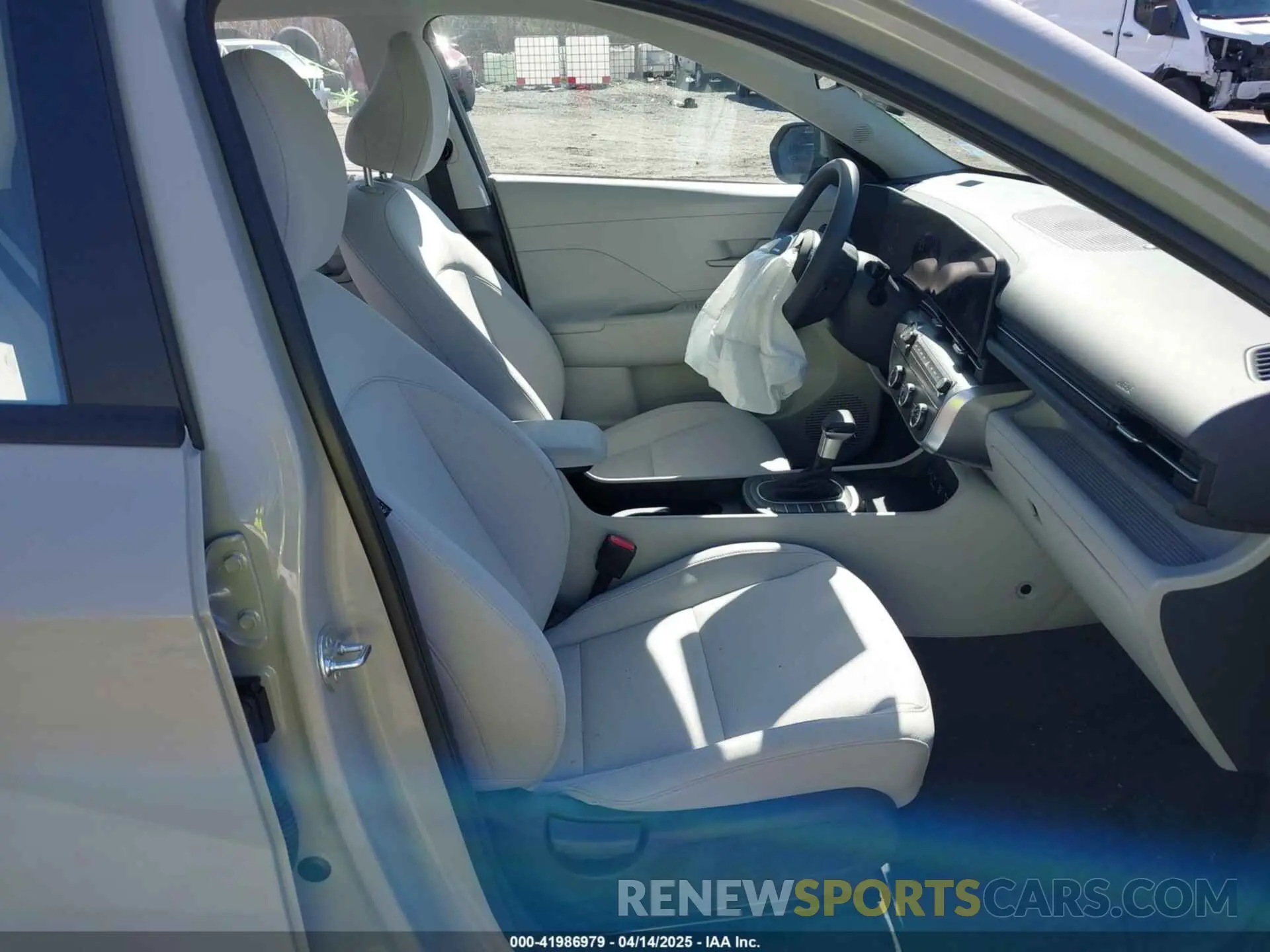 5 Фотография поврежденного автомобиля KM8HACAB4SU223537 HYUNDAI KONA 2025