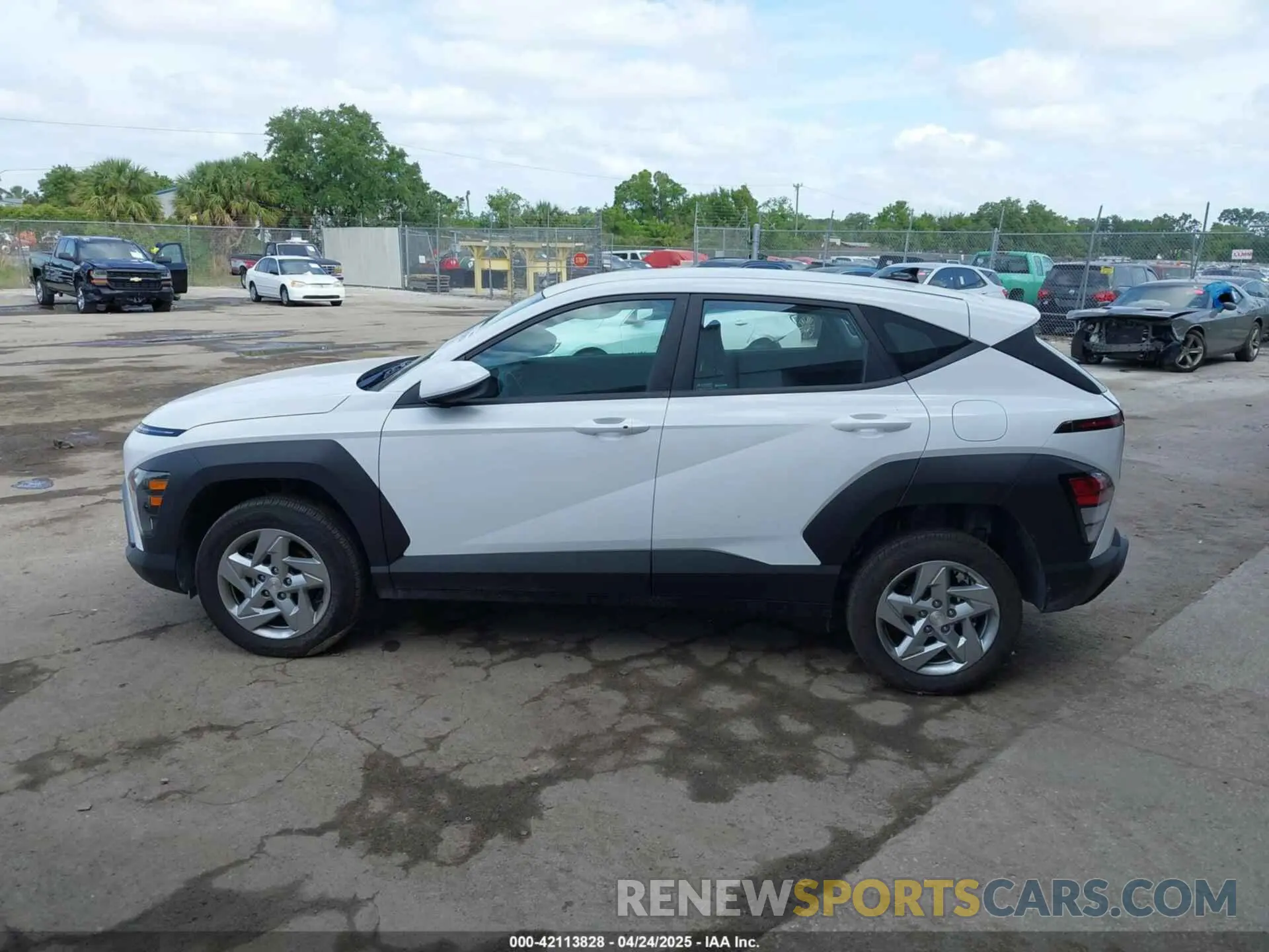 14 Фотография поврежденного автомобиля KM8HACAB7SU222737 HYUNDAI KONA 2025