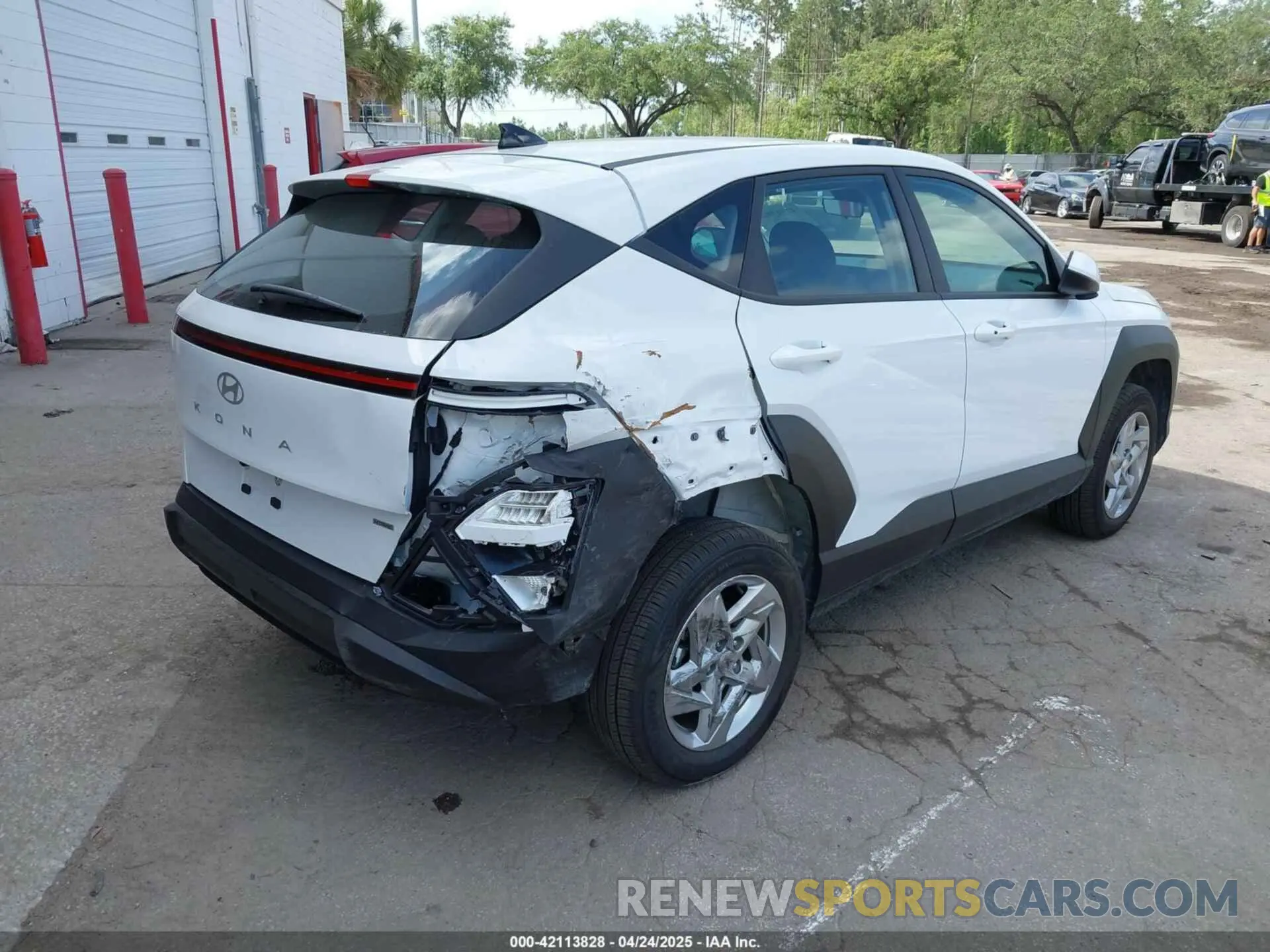 4 Фотография поврежденного автомобиля KM8HACAB7SU222737 HYUNDAI KONA 2025