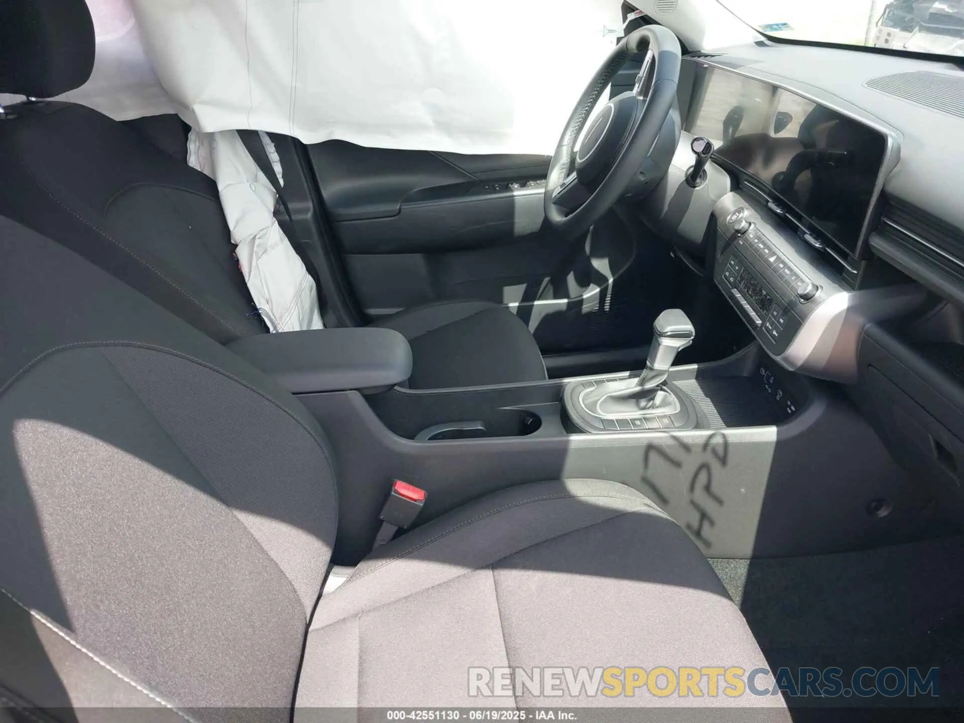 5 Photograph of a damaged car KM8HB3AB2SU302671 HYUNDAI KONA 2025
