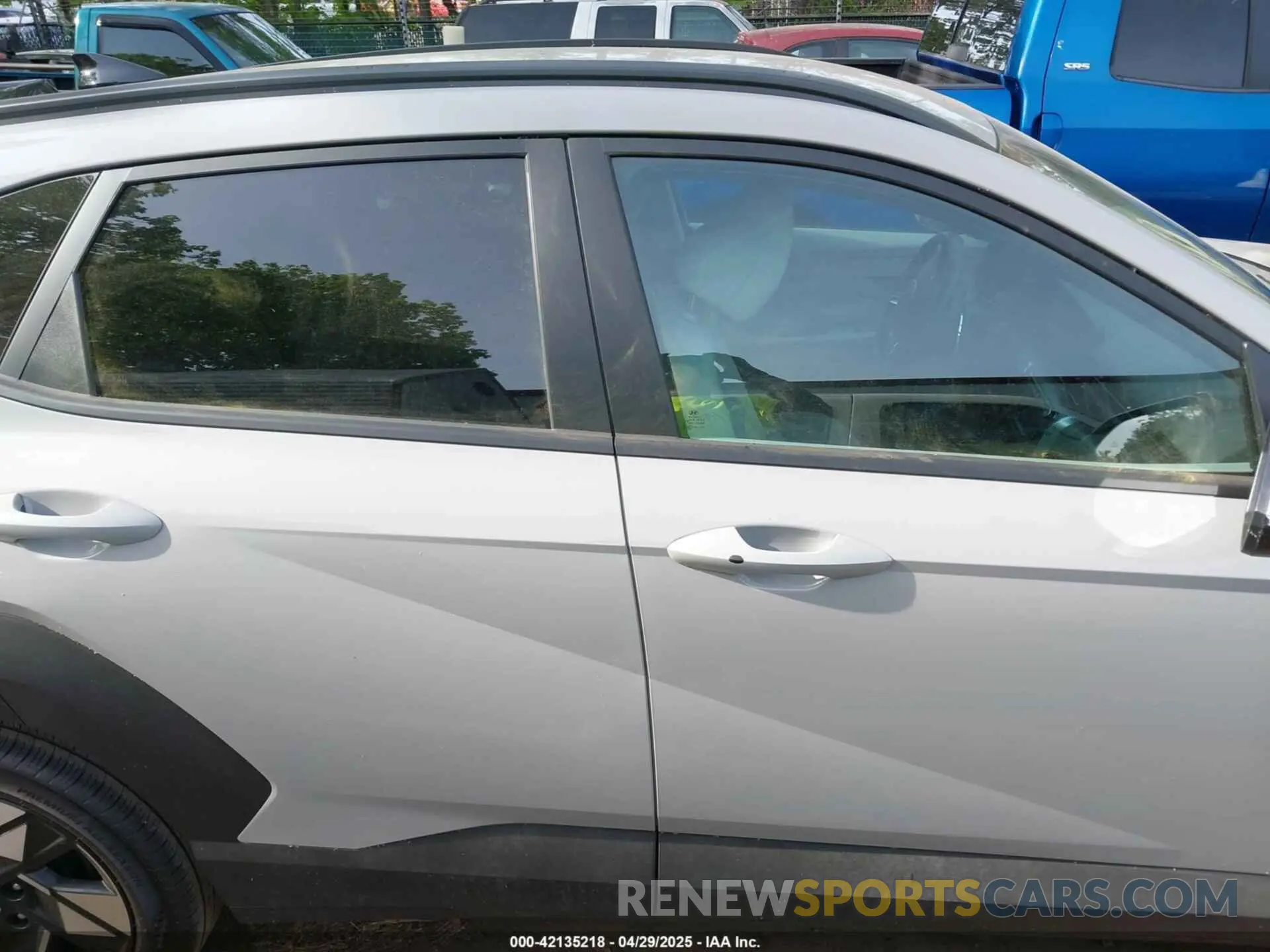 14 Фотография поврежденного автомобиля KM8HB3AB3SU215152 HYUNDAI KONA 2025