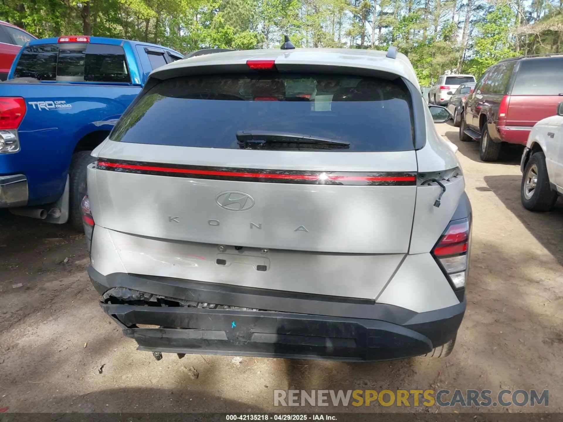 17 Фотография поврежденного автомобиля KM8HB3AB3SU215152 HYUNDAI KONA 2025