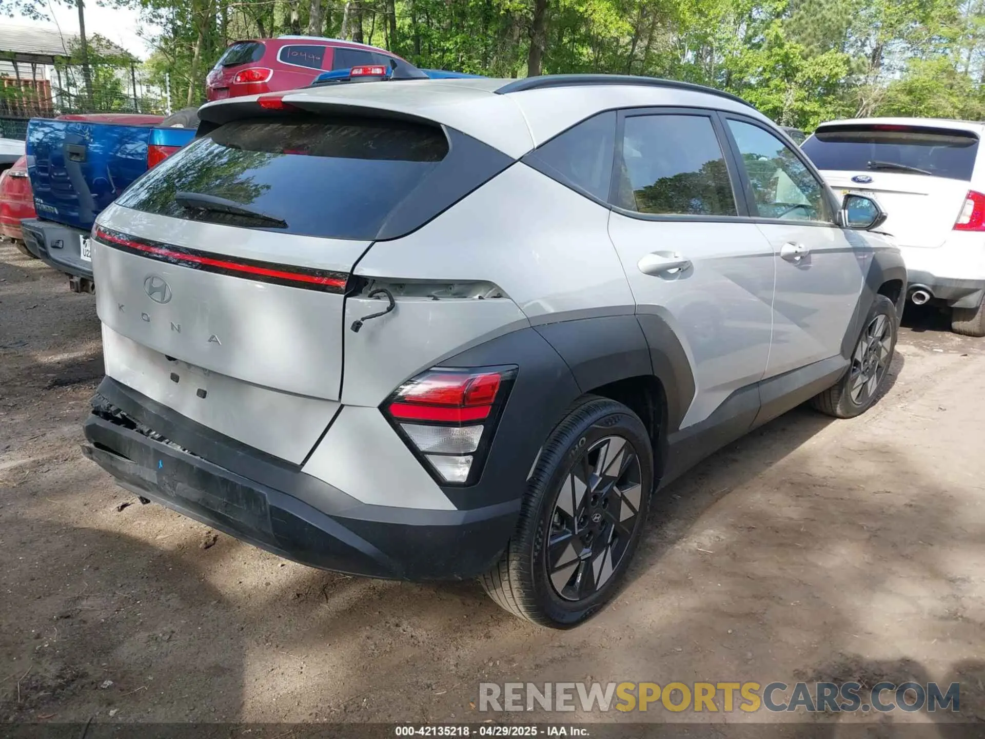 4 Фотография поврежденного автомобиля KM8HB3AB3SU215152 HYUNDAI KONA 2025