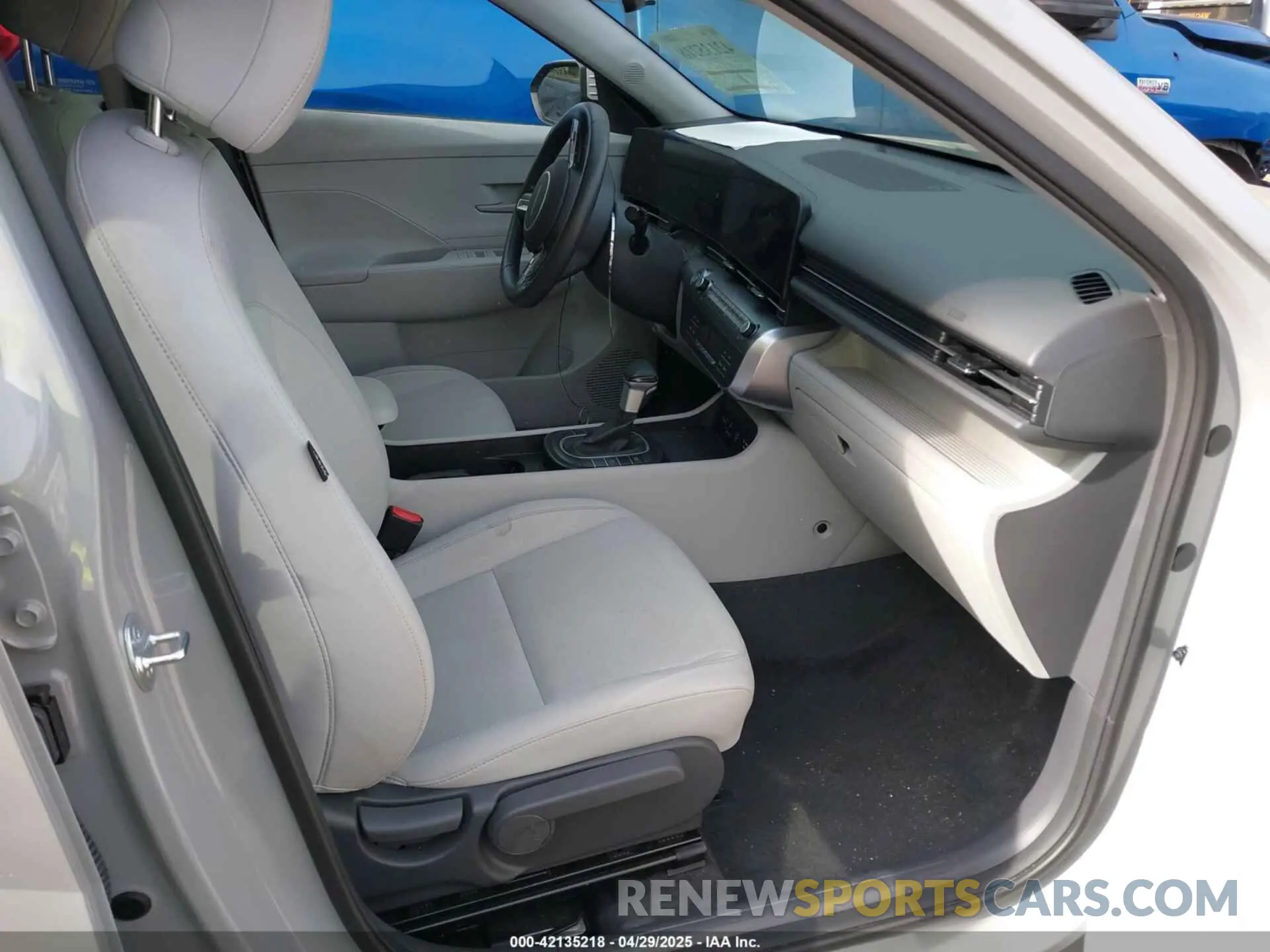 5 Фотография поврежденного автомобиля KM8HB3AB3SU215152 HYUNDAI KONA 2025