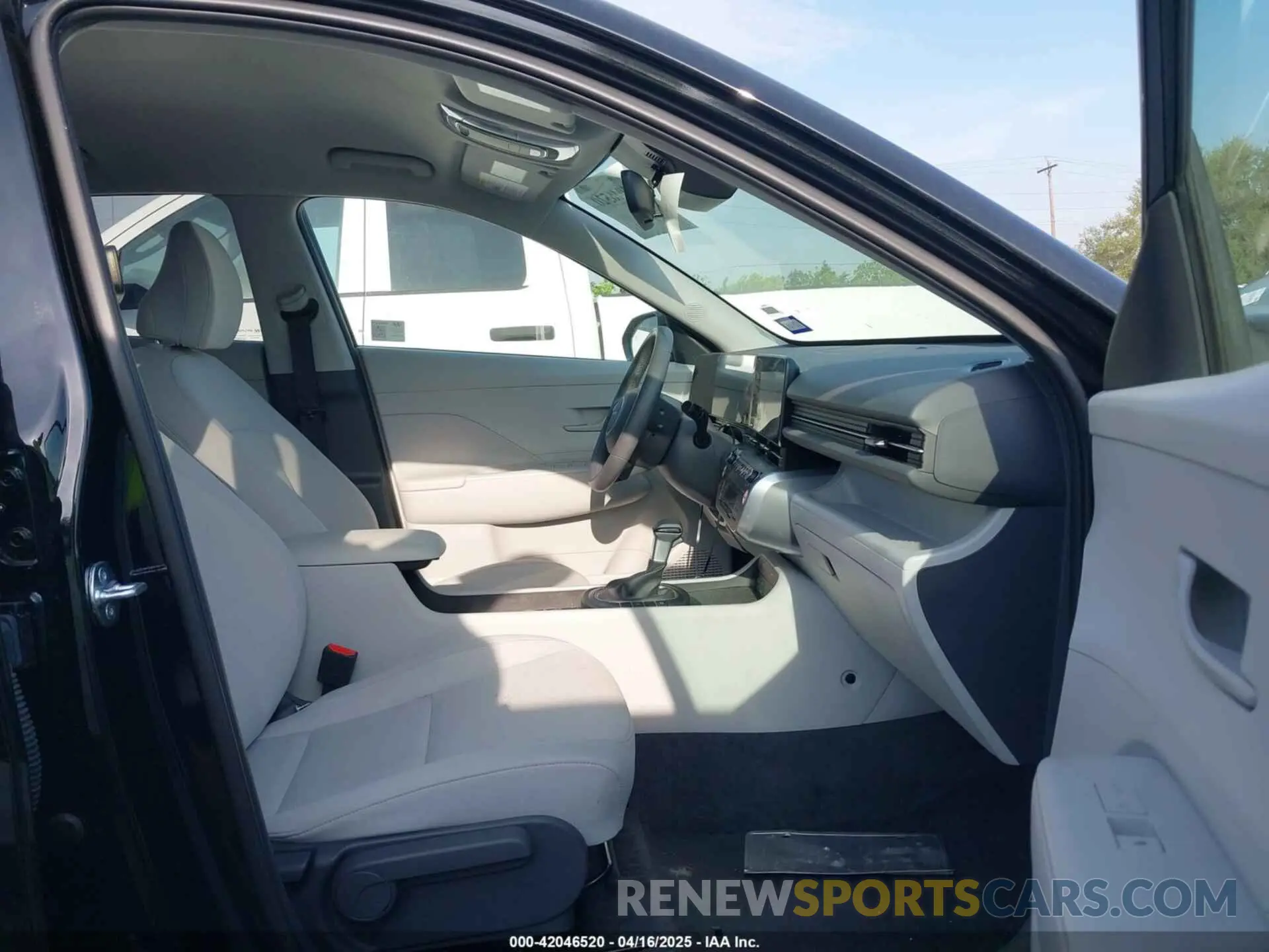5 Фотография поврежденного автомобиля KM8HB3AB9SU223742 HYUNDAI KONA 2025