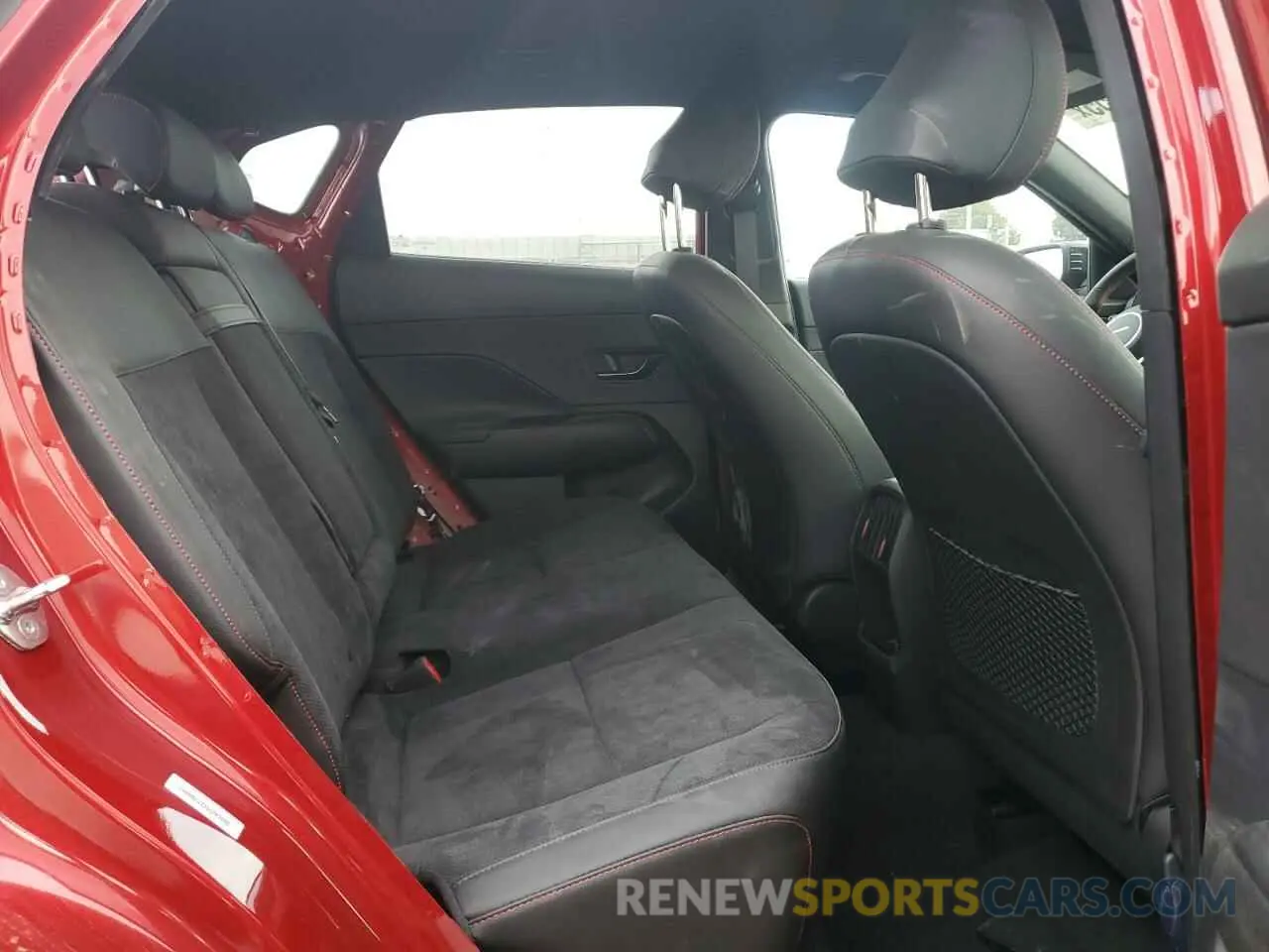 11 Фотография поврежденного автомобиля KM8HBCA33SU207898 HYUNDAI KONA 2025