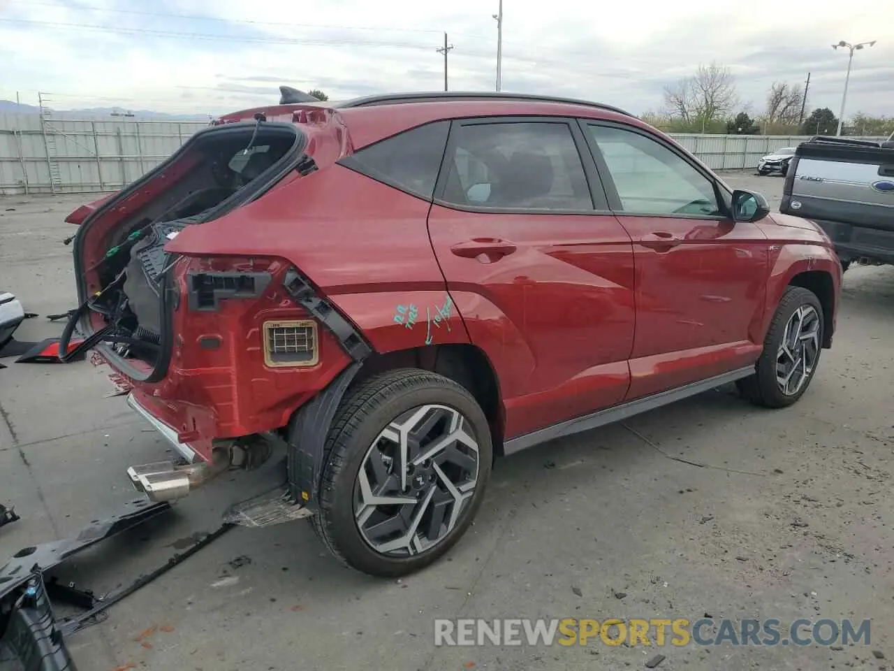 3 Фотография поврежденного автомобиля KM8HBCA33SU207898 HYUNDAI KONA 2025
