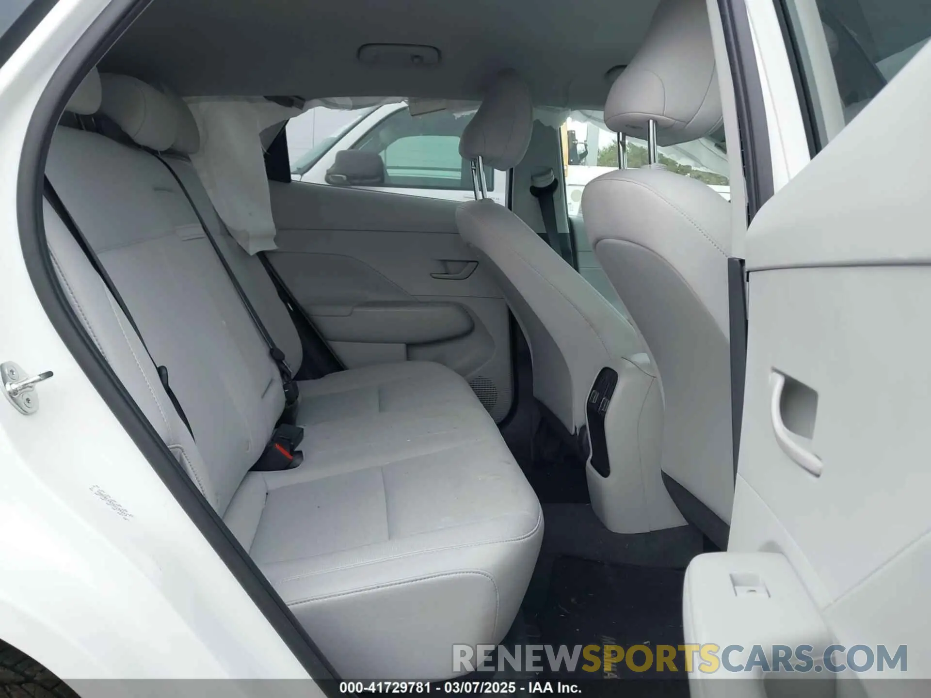 8 Photograph of a damaged car KM8HBCAB3SU199373 HYUNDAI KONA 2025