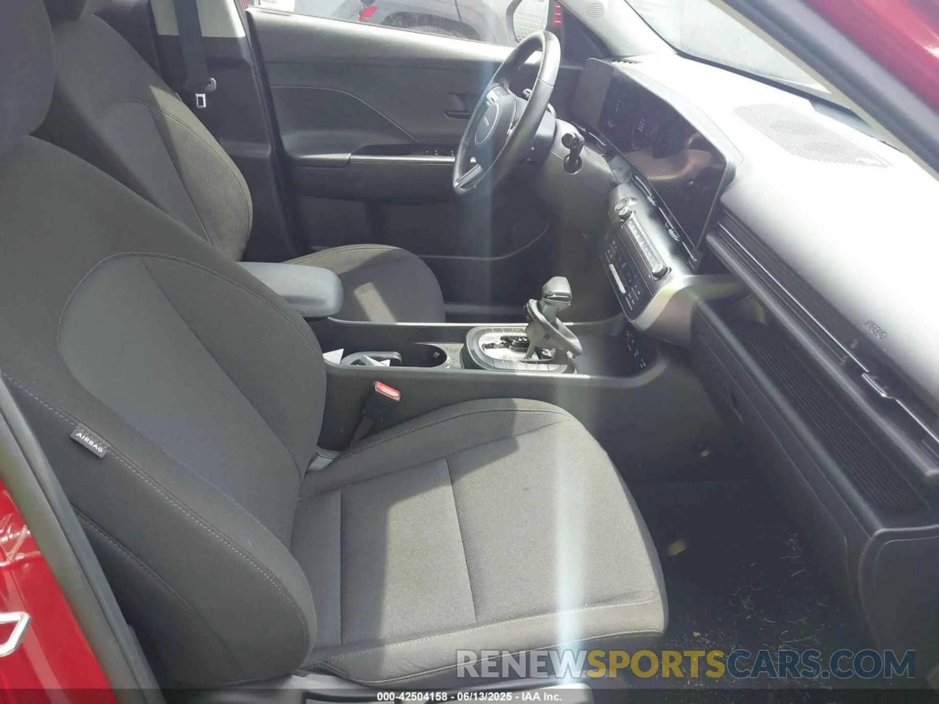 5 Photograph of a damaged car KM8HBCAB8SU201957 HYUNDAI KONA 2025