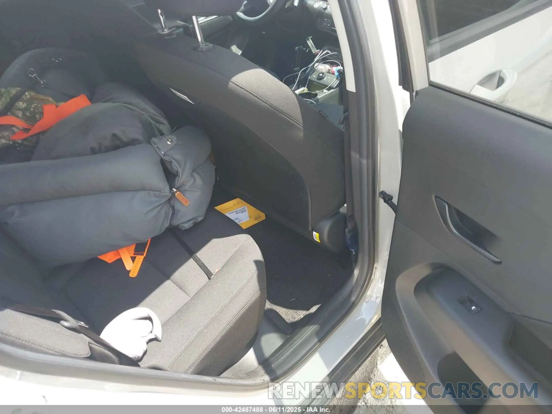 8 Photograph of a damaged car KM8HC3AB2SU222266 HYUNDAI KONA 2025