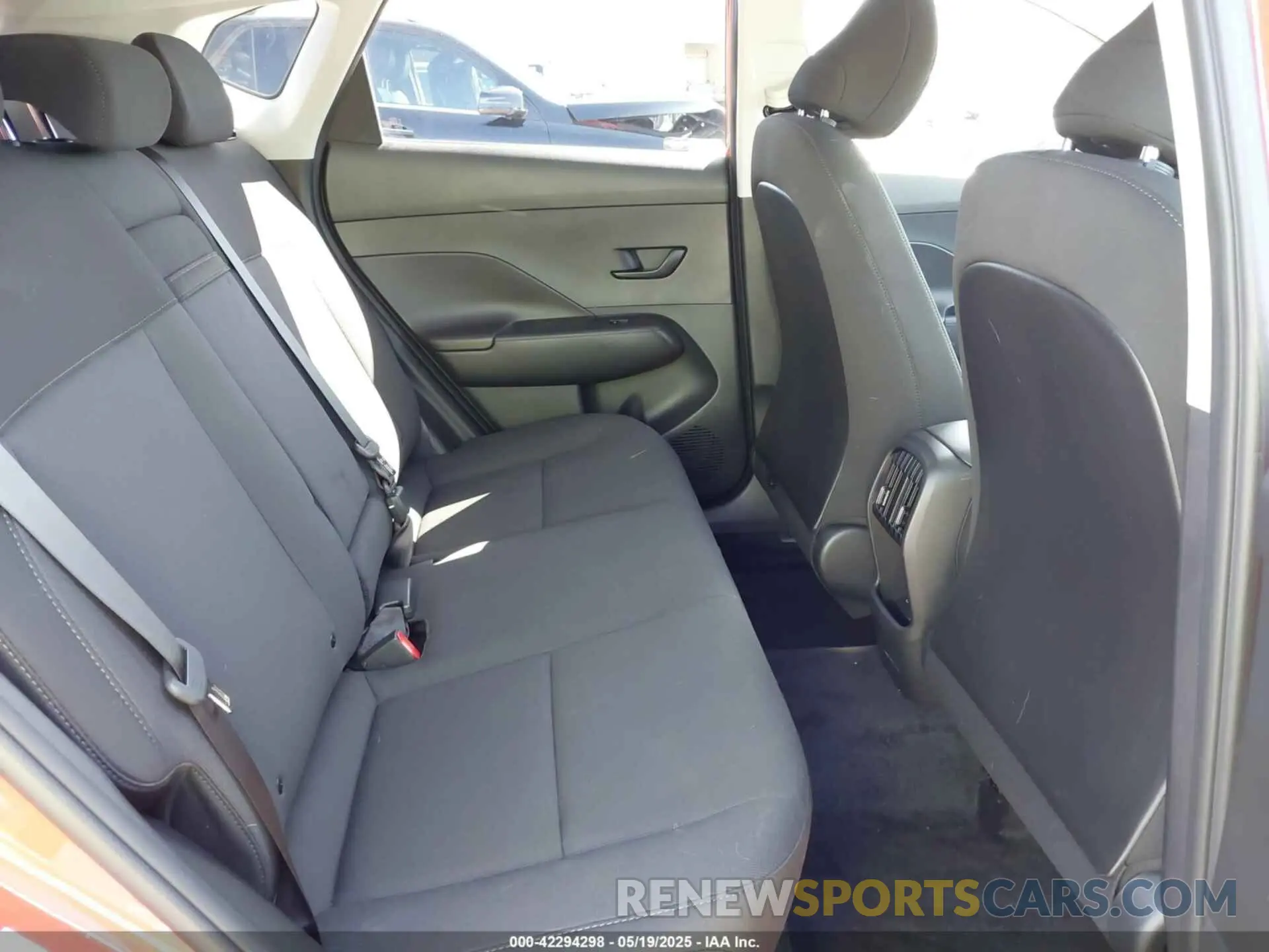 8 Фотография поврежденного автомобиля KM8HC3AB5SU235318 HYUNDAI KONA 2025