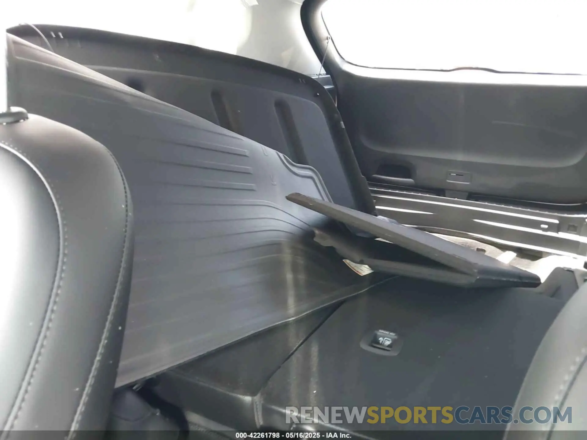 8 Photograph of a damaged car KM8HE3A38SU283656 HYUNDAI KONA 2025