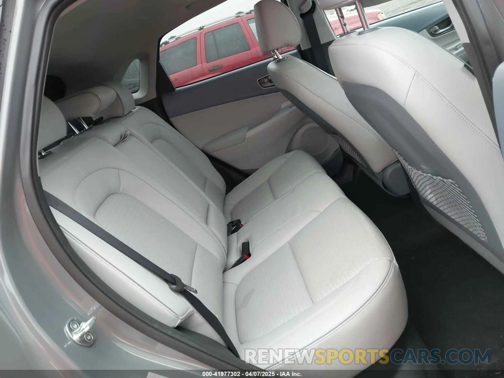 8 Photograph of a damaged car KM8K33AG9MU121133 HYUNDAI KONA ELECTRIC 2021