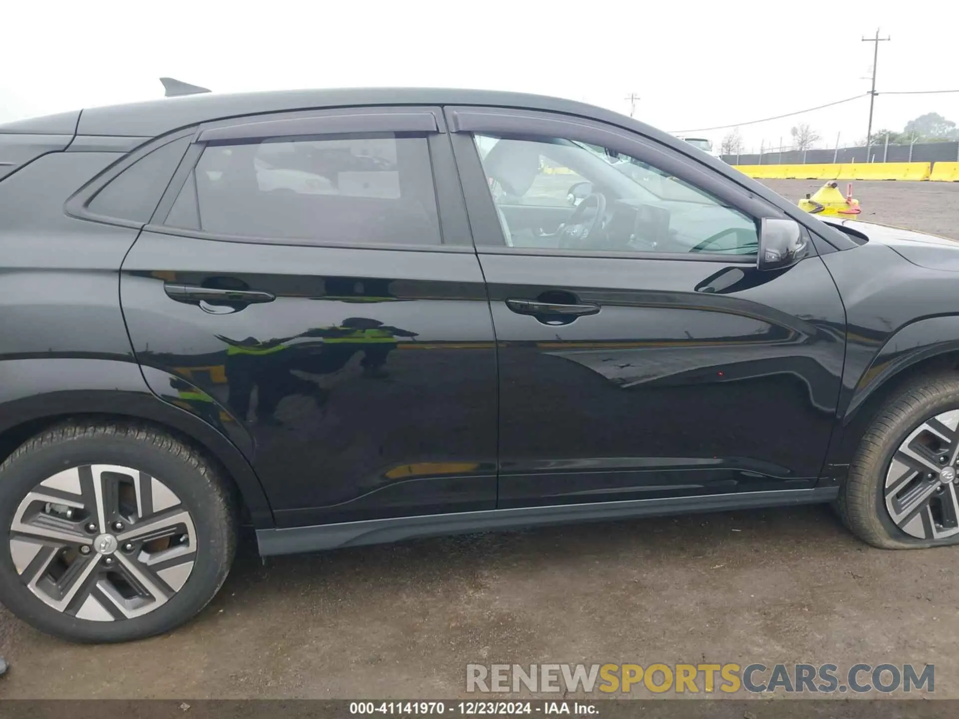 13 Фотография поврежденного автомобиля KM8K23AG6PU166246 HYUNDAI KONA ELECTRIC 2023