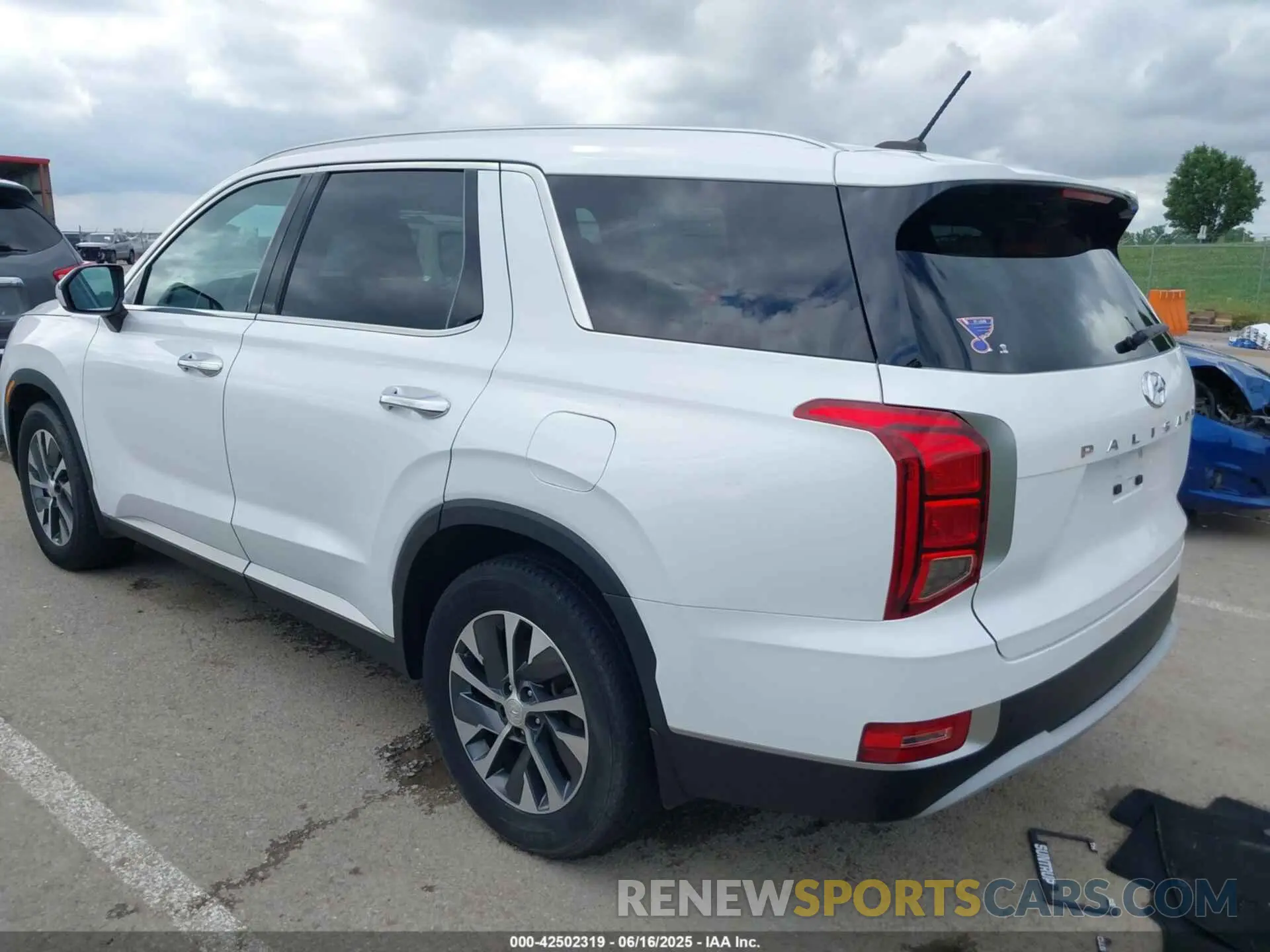 3 Photograph of a damaged car KM8R24HE5LU113878 HYUNDAI PALISADE 2020