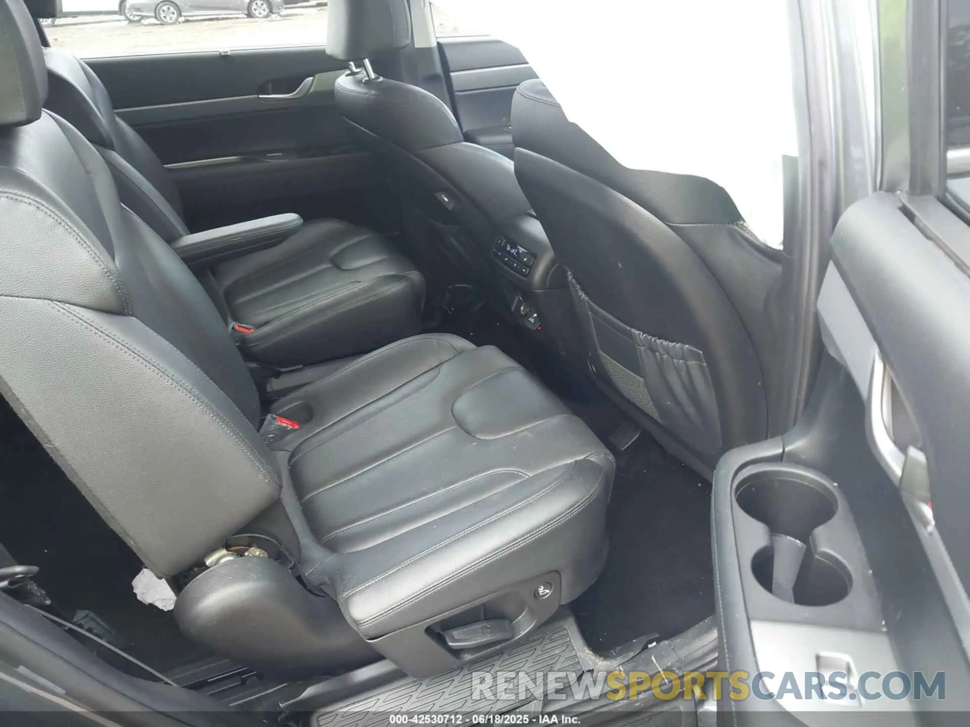 8 Photograph of a damaged car KM8R4DHE6LU096390 HYUNDAI PALISADE 2020