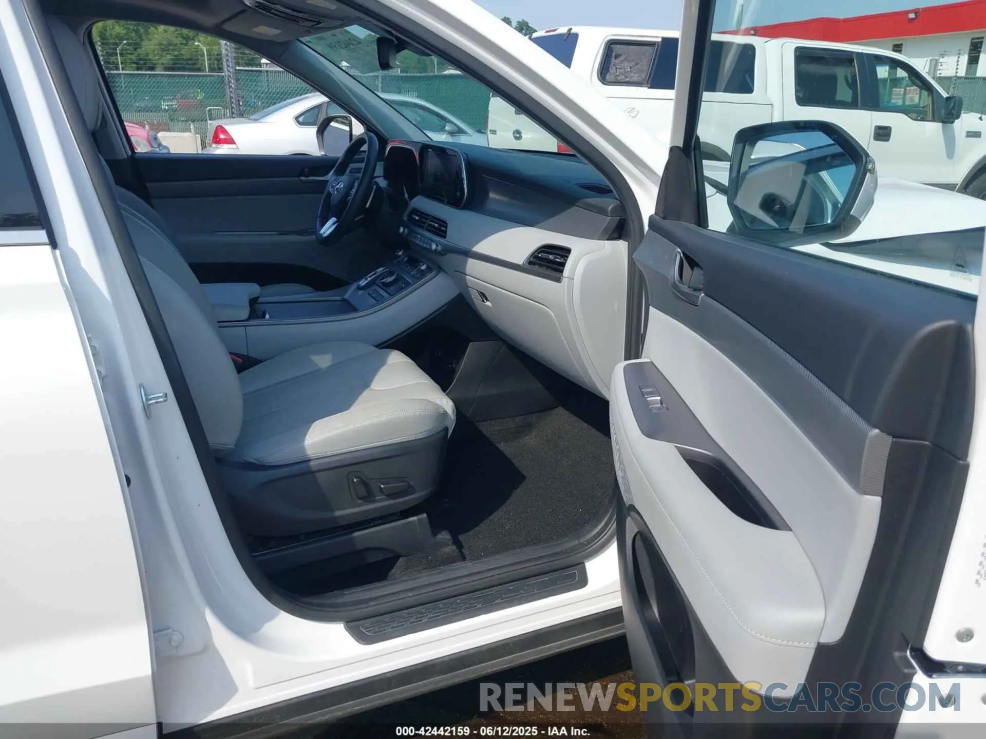 5 Photograph of a damaged car KM8R4DHE6LU130506 HYUNDAI PALISADE 2020