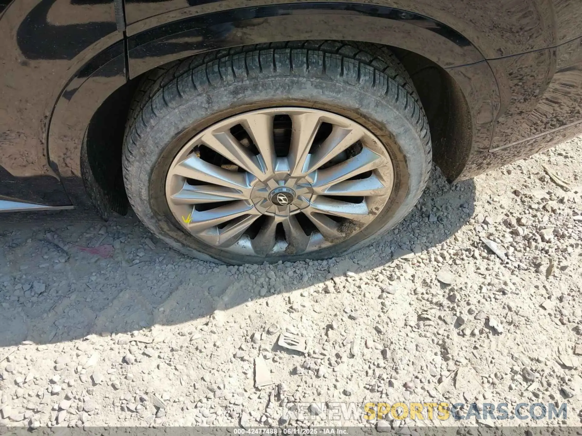 17 Photograph of a damaged car KM8R54HE2LU060953 HYUNDAI PALISADE 2020