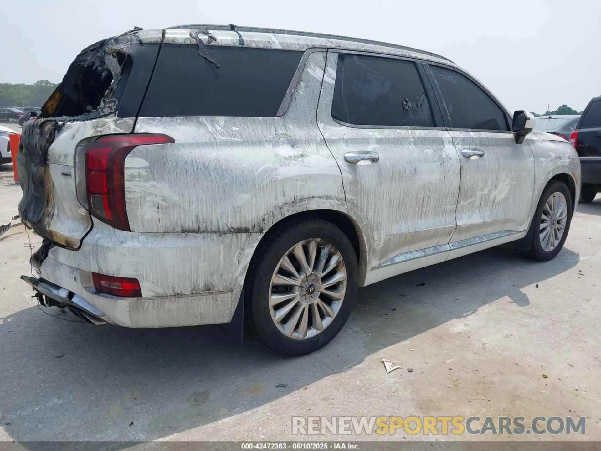 4 Photograph of a damaged car KM8R5DHE9LU135812 HYUNDAI PALISADE 2020