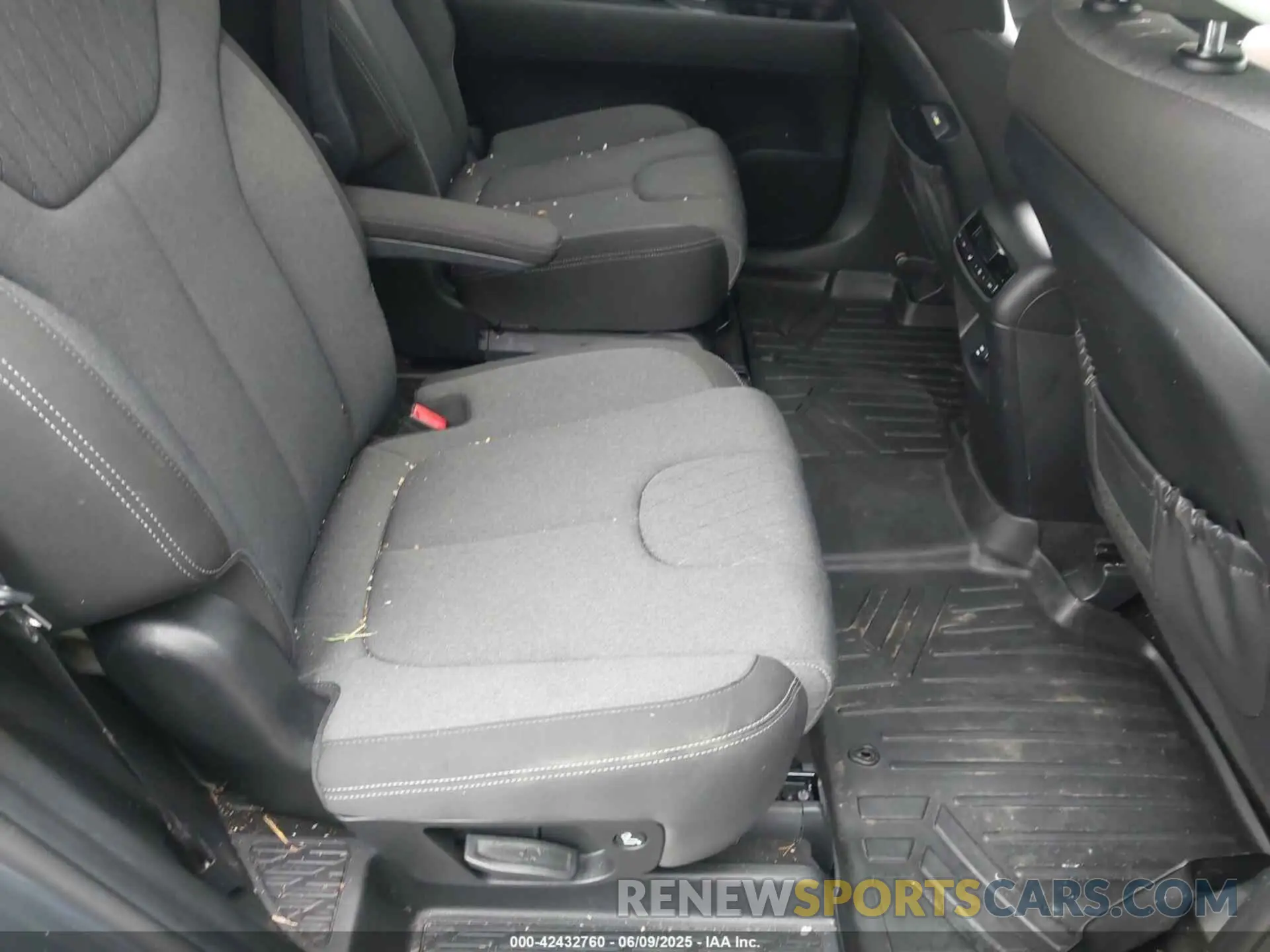 8 Photograph of a damaged car KM8R2DHE0MU330045 HYUNDAI PALISADE 2021