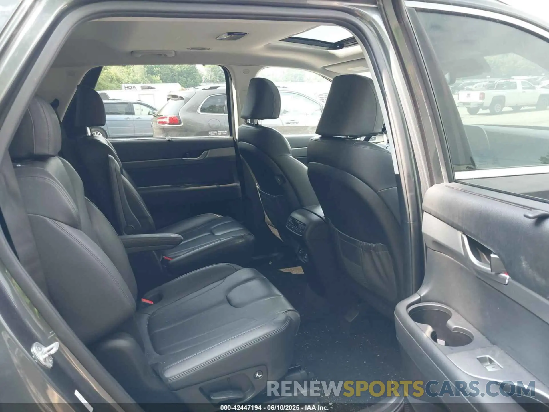8 Photograph of a damaged car KM8R4DHEXNU353893 HYUNDAI PALISADE 2022