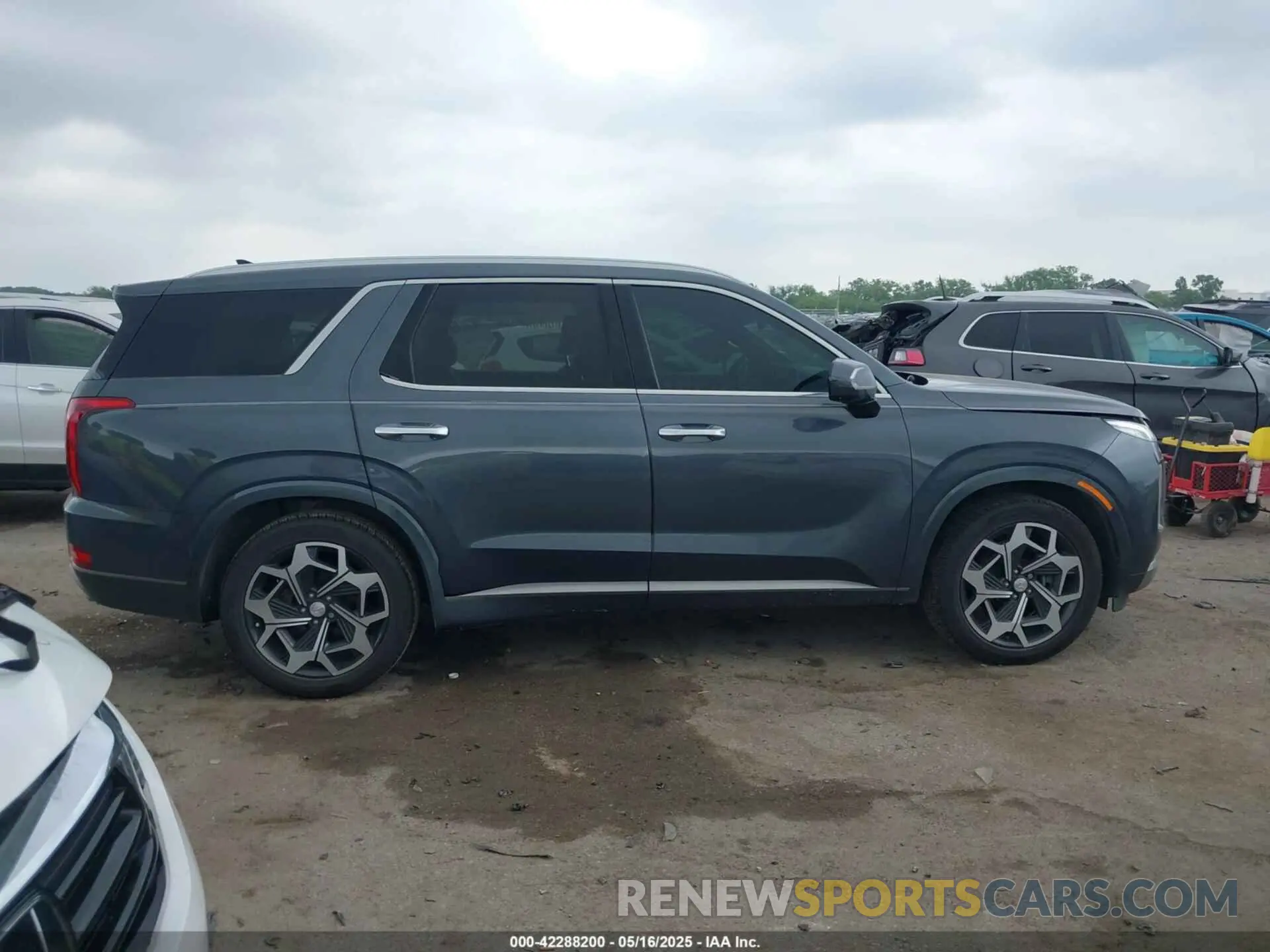 13 Photograph of a damaged car KM8R74HE9NU367162 HYUNDAI PALISADE 2022