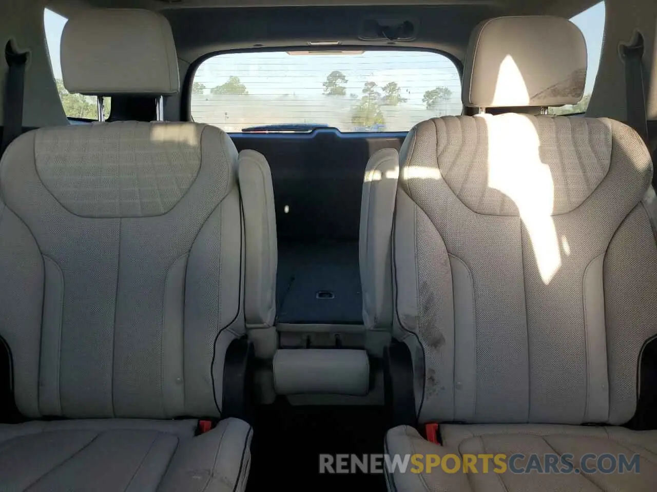 10 Photograph of a damaged car KM8R54GE6PU510496 HYUNDAI PALISADE 2023
