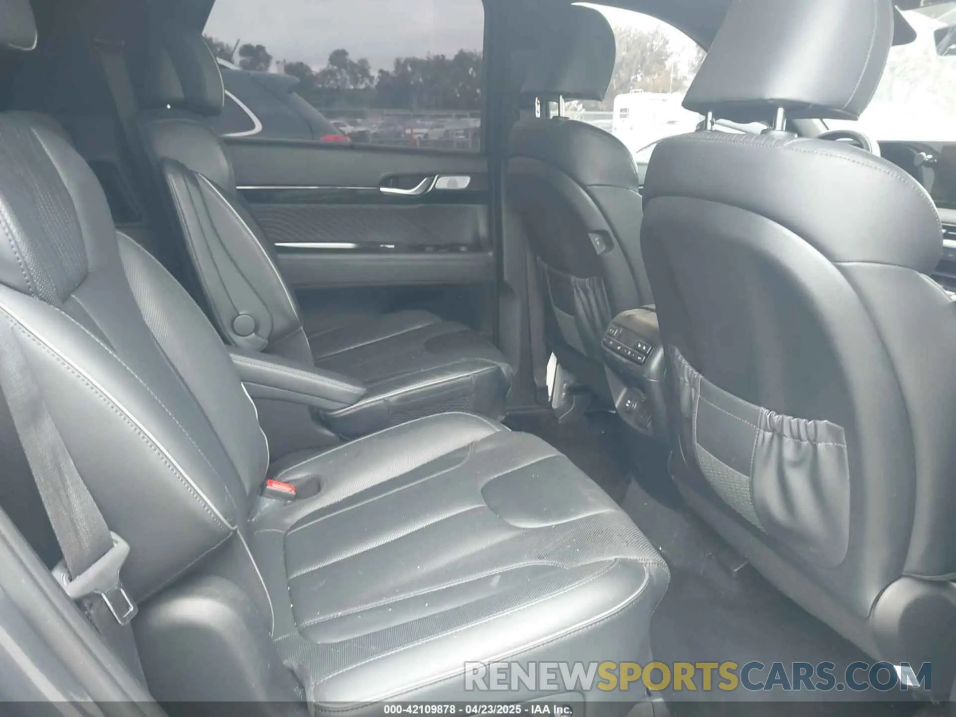 8 Photograph of a damaged car KM8R74GEXPU531152 HYUNDAI PALISADE 2023