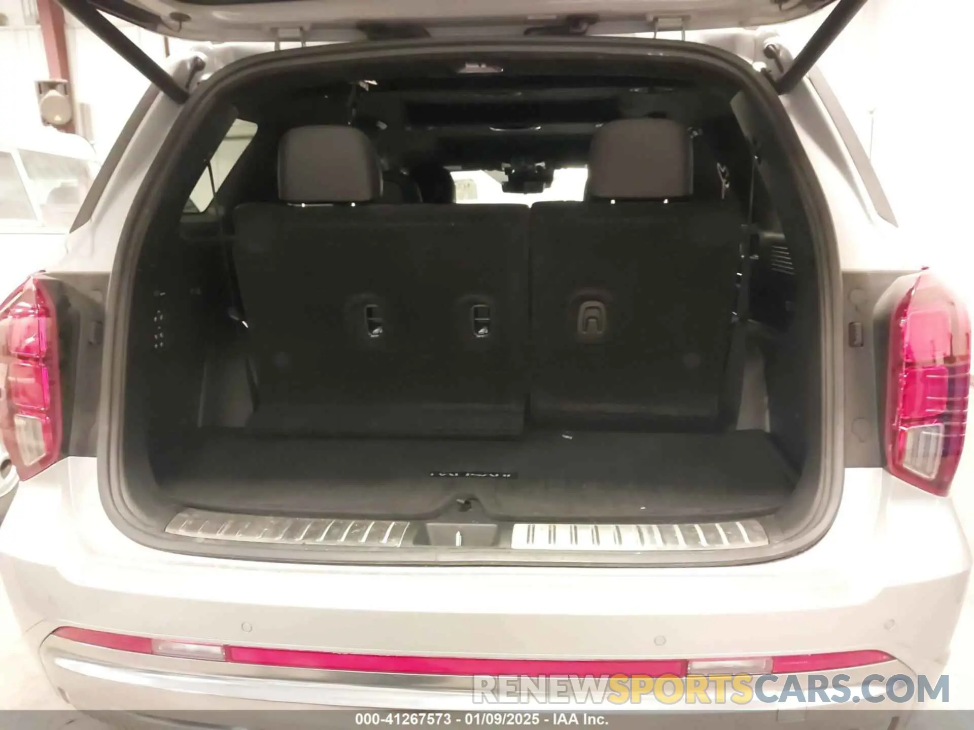 18 Photograph of a damaged car KM8R7DGE7PU639129 HYUNDAI PALISADE 2023
