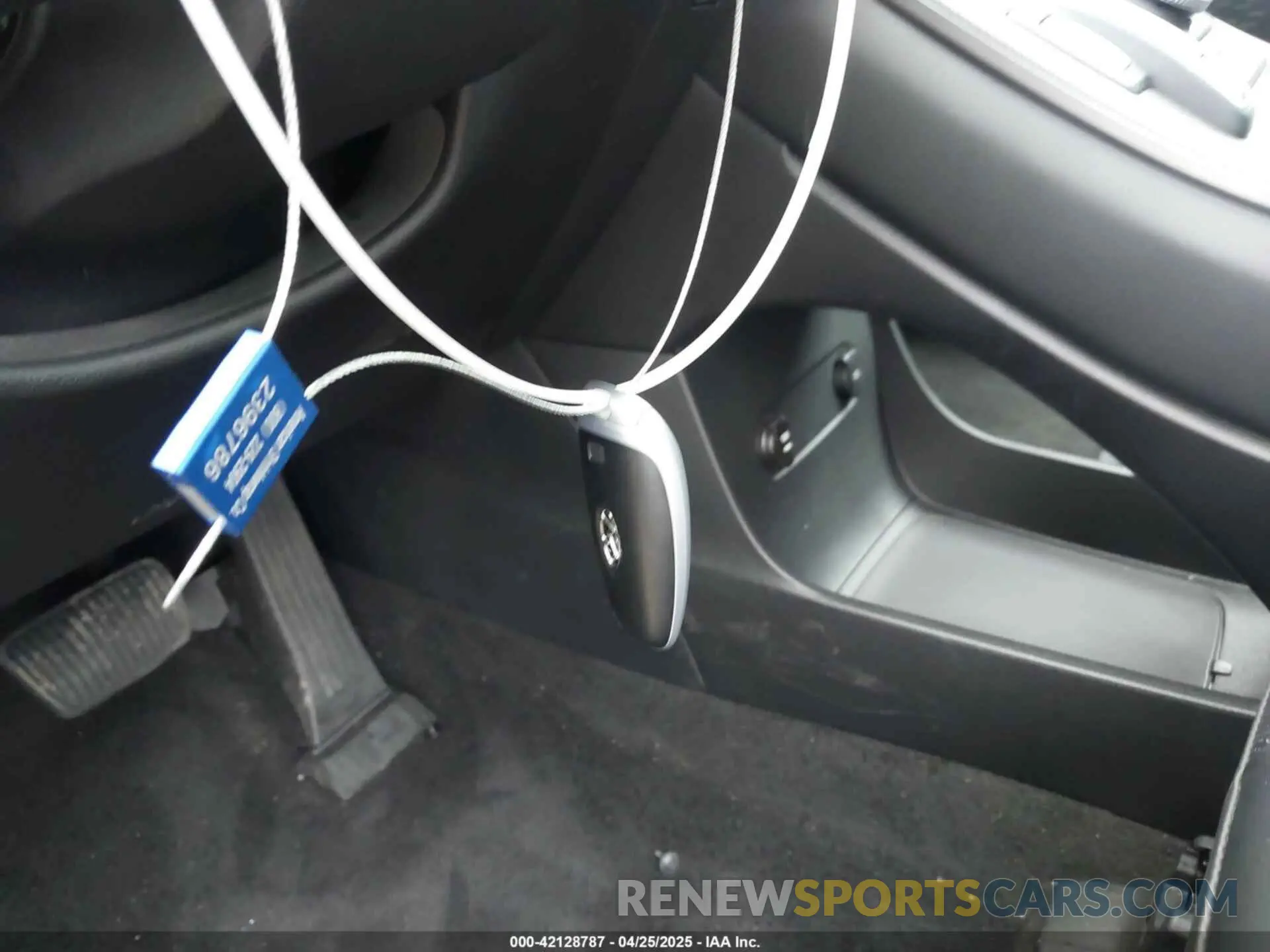 11 Photograph of a damaged car KM8R44GE6RU785338 HYUNDAI PALISADE 2024