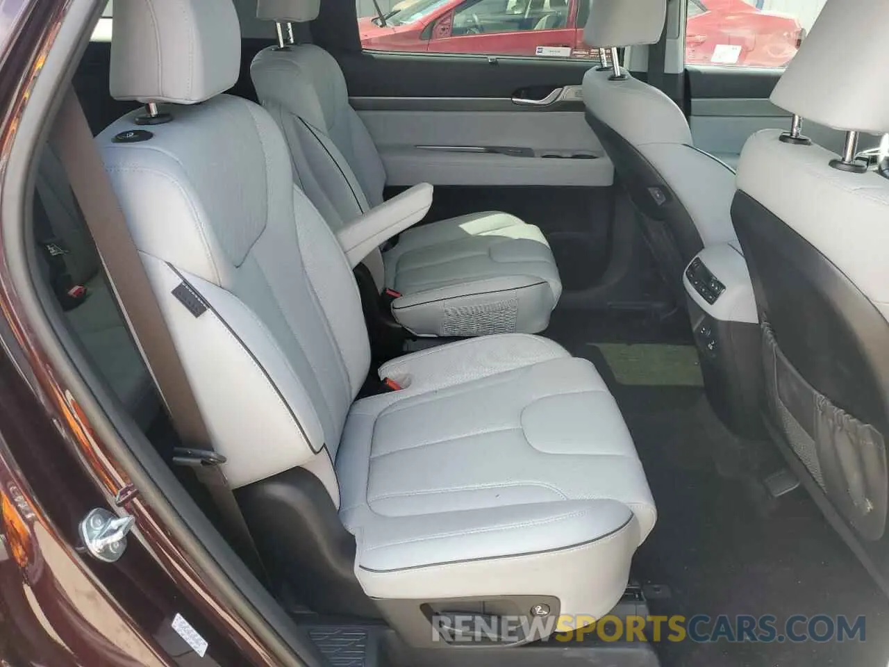 11 Photograph of a damaged car KM8R4DGE3RU762597 HYUNDAI PALISADE 2024