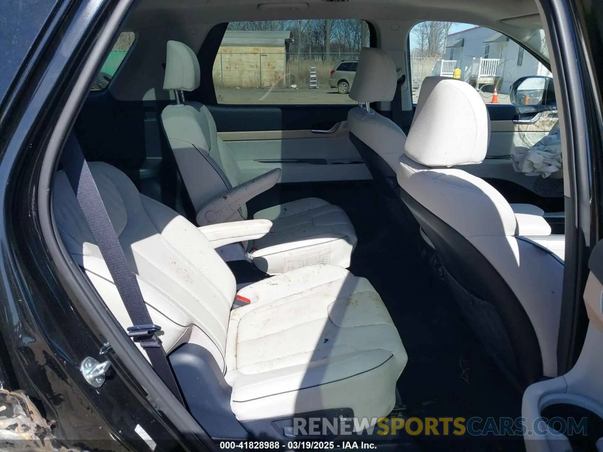 8 Photograph of a damaged car KM8R54GE6RU695555 HYUNDAI PALISADE 2024