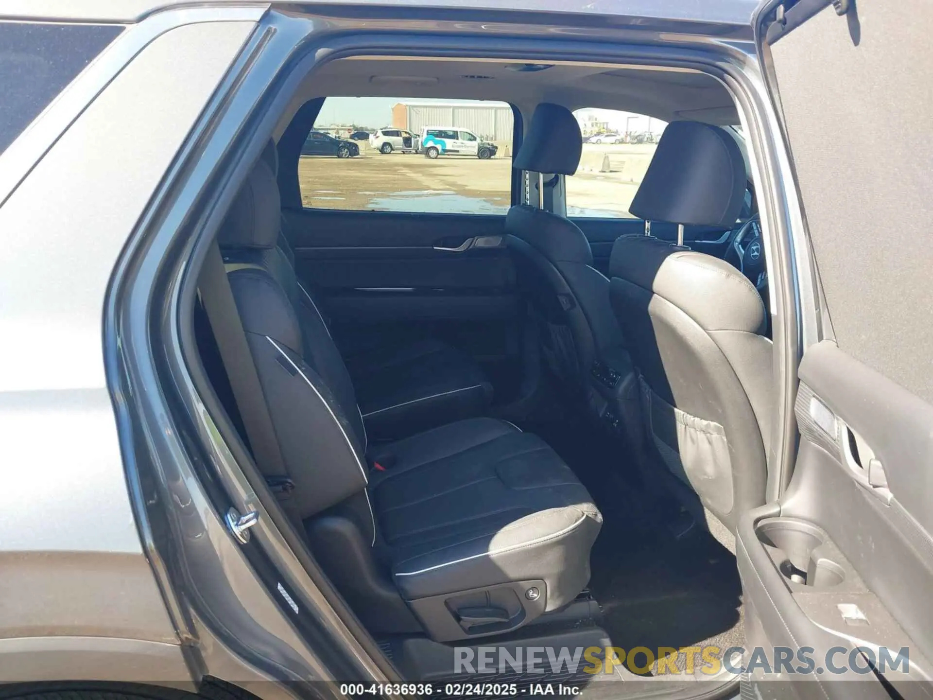 8 Photograph of a damaged car KM8R54GE6RU762168 HYUNDAI PALISADE 2024