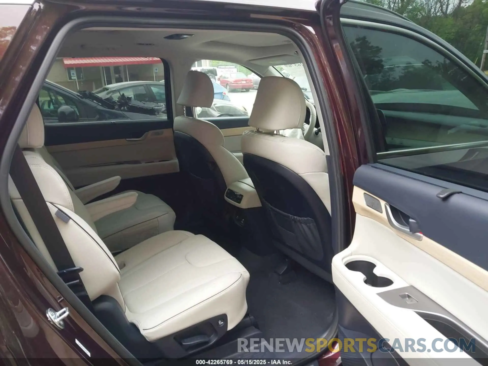 8 Photograph of a damaged car KM8R5DGE0RU688648 HYUNDAI PALISADE 2024
