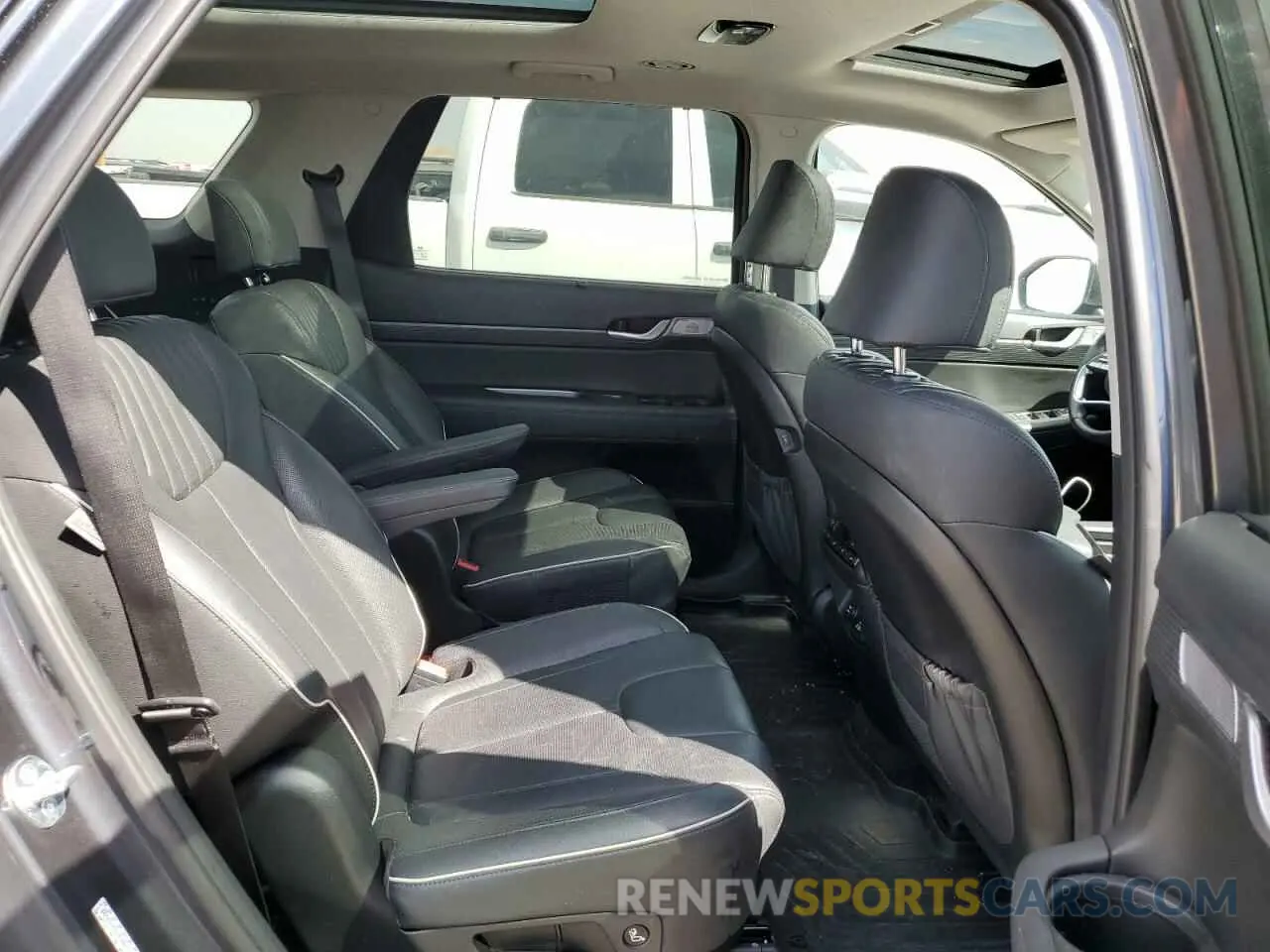 11 Photograph of a damaged car KM8R5DGE6RU665228 HYUNDAI PALISADE 2024