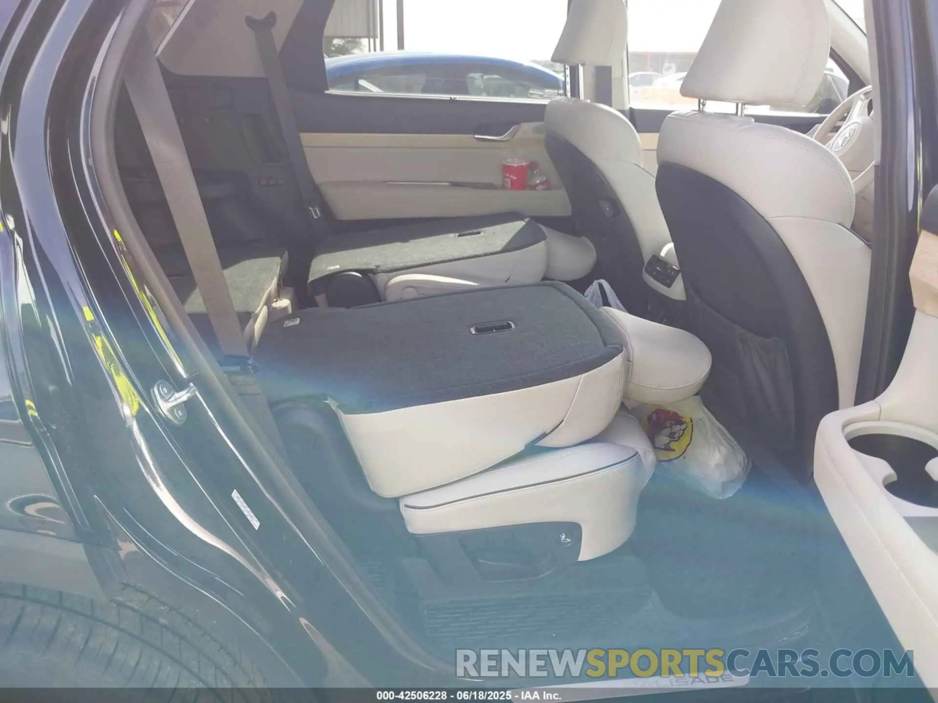 8 Photograph of a damaged car KM8R5DGE9RU646608 HYUNDAI PALISADE 2024