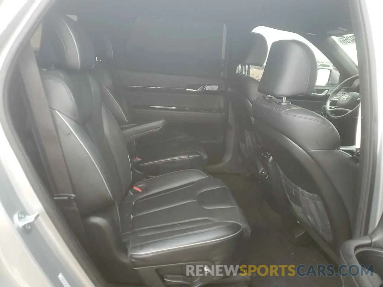 11 Photograph of a damaged car KM8R7DGE4RU667313 HYUNDAI PALISADE 2024